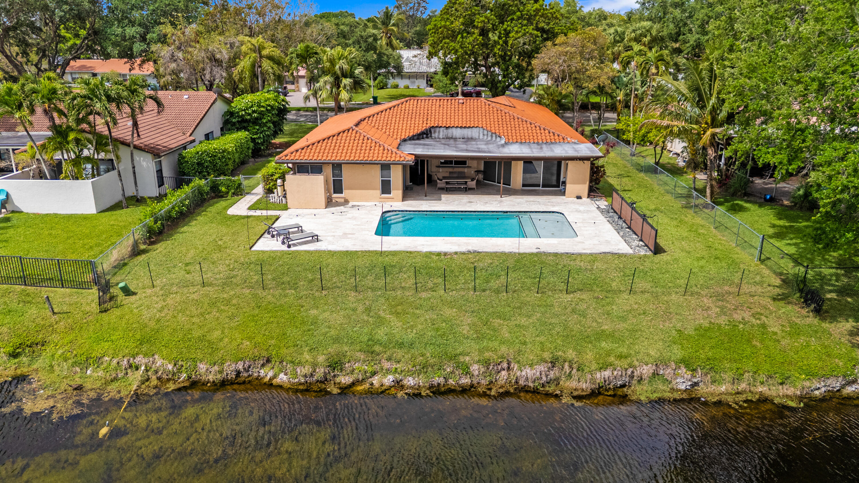 MAPLEWOOD - Residential