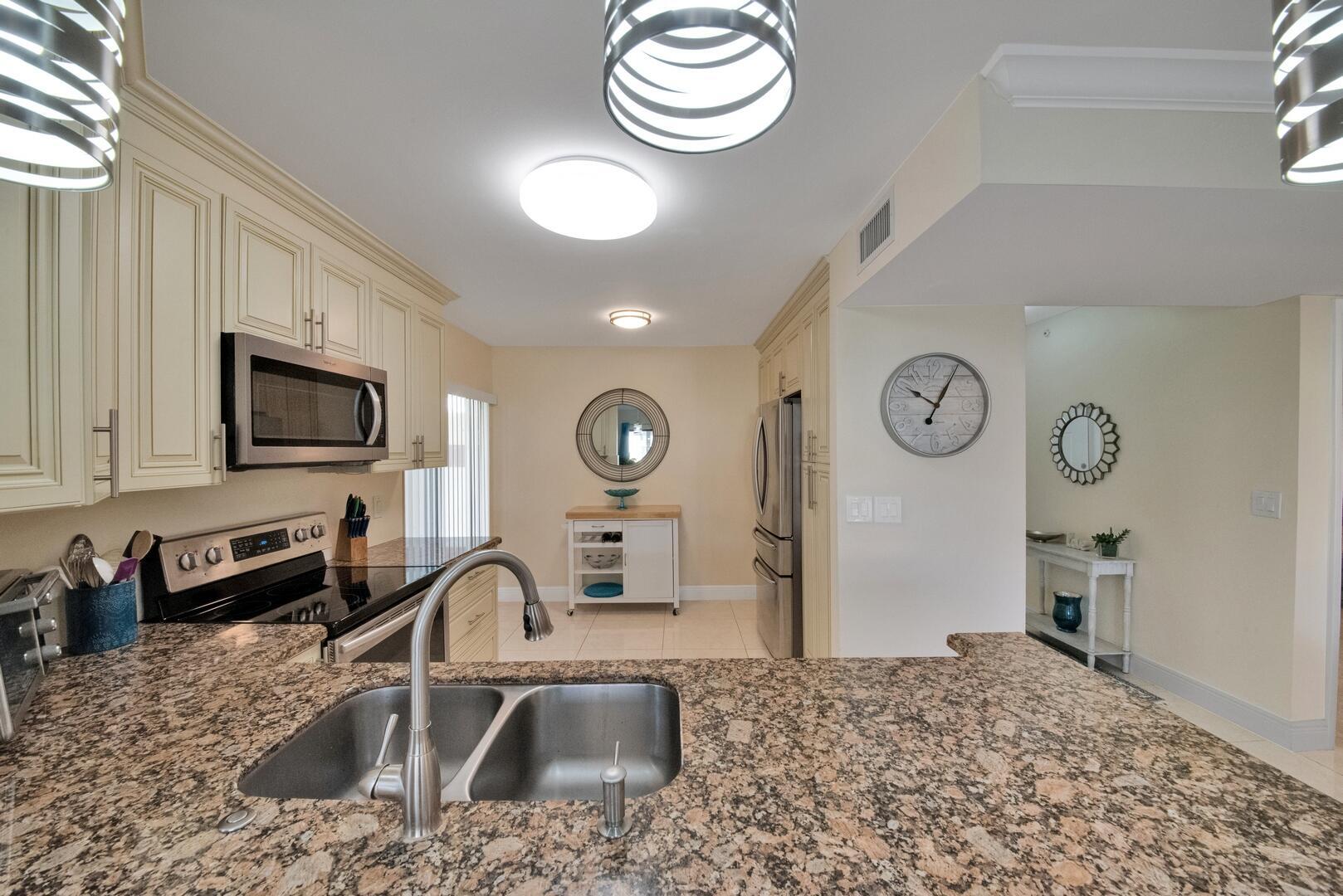 PALM CHASE LAKES - Residential