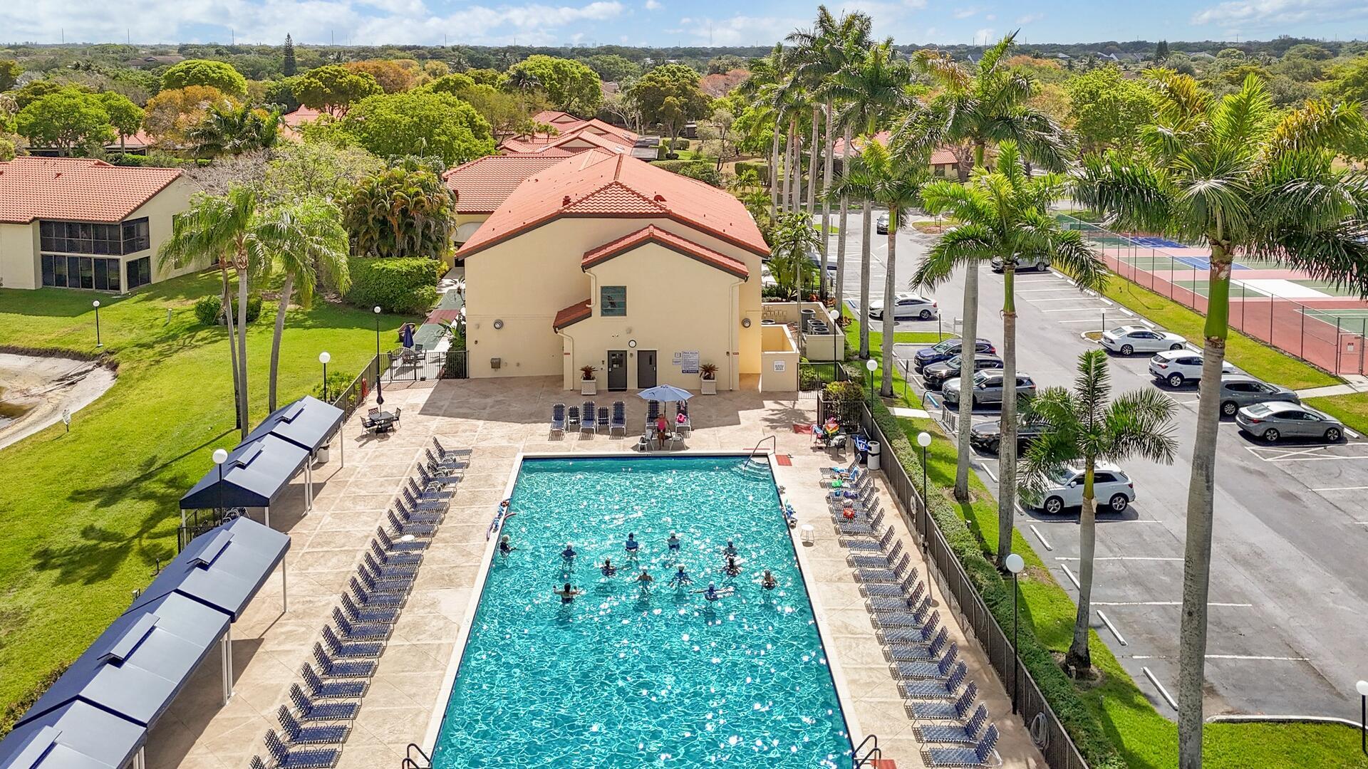 PALM CHASE LAKES - Residential