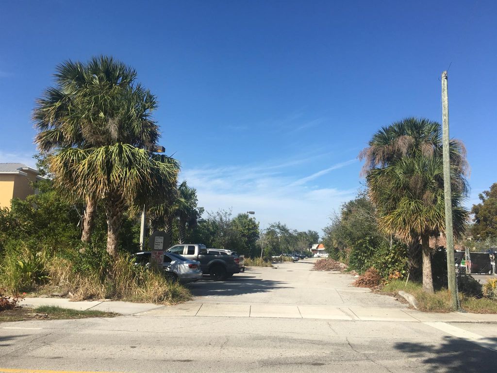 Photo of 306 NE 2nd Street, Delray Beach, FL 33483 (MLS # R11088139)