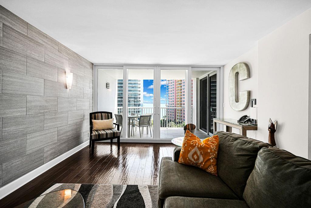 WHITE EGRET - Residential