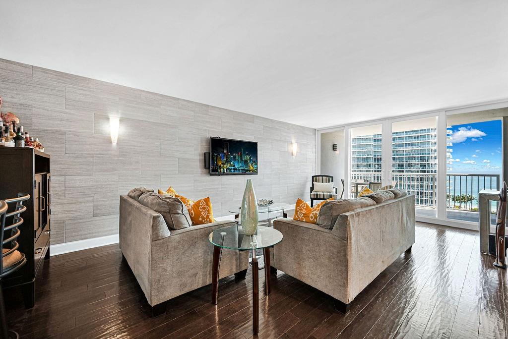 WHITE EGRET - Residential