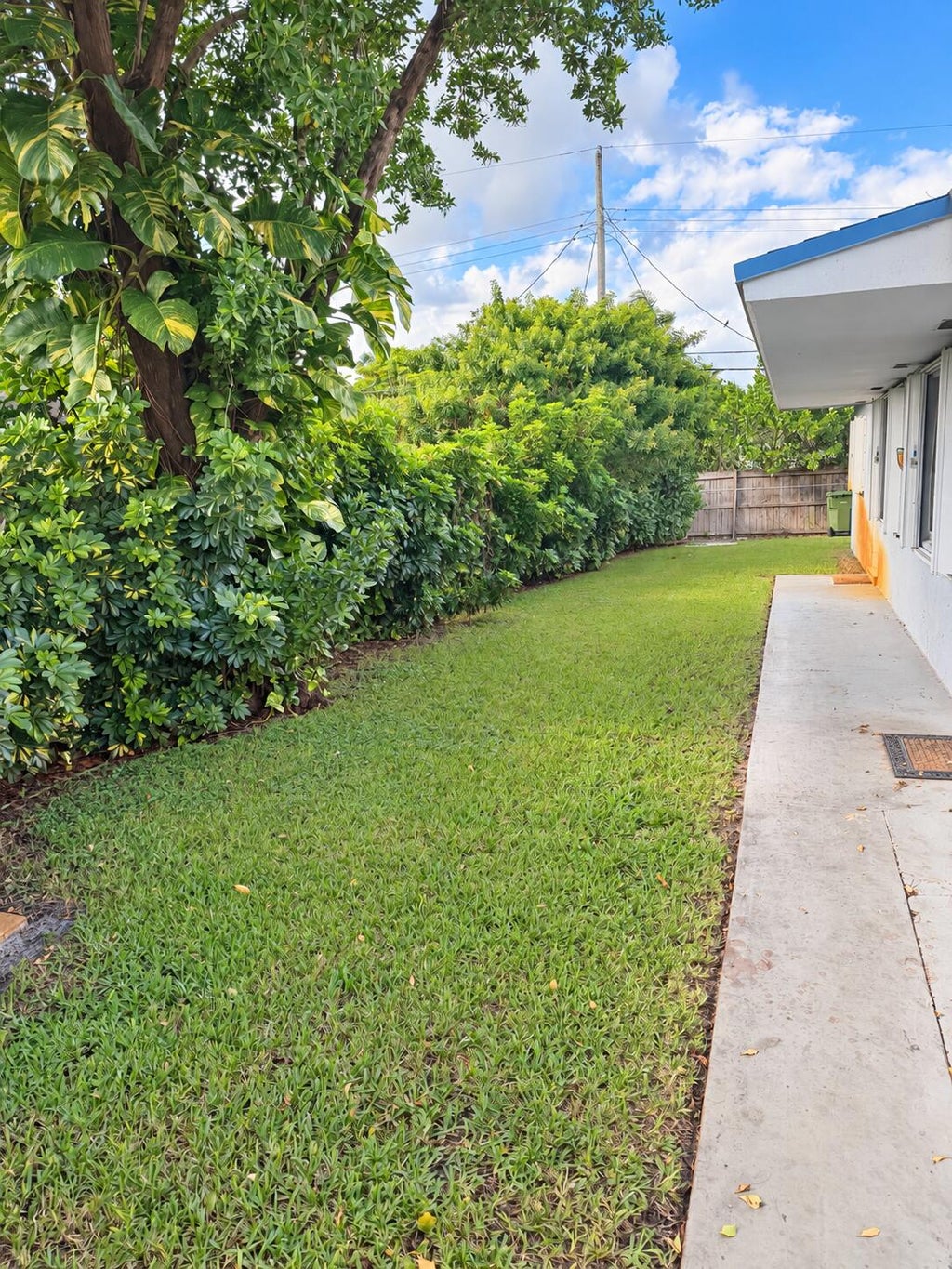 Photo of 1041 SW 32ND Court, Fort Lauderdale, FL 33315 (MLS # B26091366)