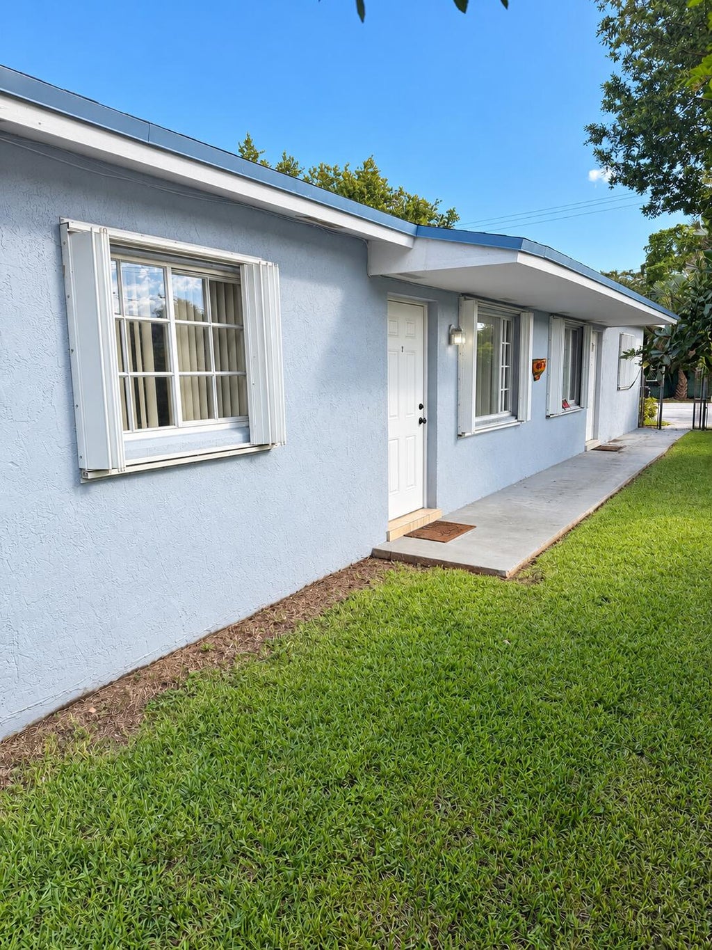 Photo of 1041 SW 32ND Court, Fort Lauderdale, FL 33315 (MLS # B26091366)