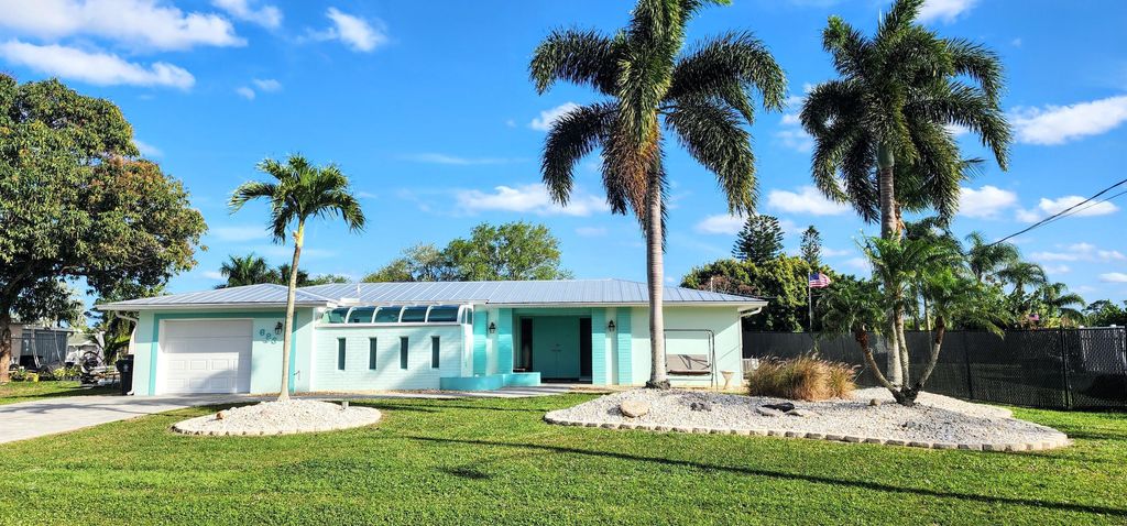 Photo of 683 SE Harborview Drive, Port Saint Lucie, FL 34983 (MLS # R10972650)