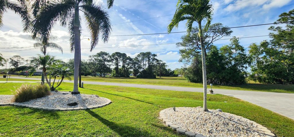 Photo of 683 SE Harborview Drive, Port Saint Lucie, FL 34983 (MLS # R10972650)