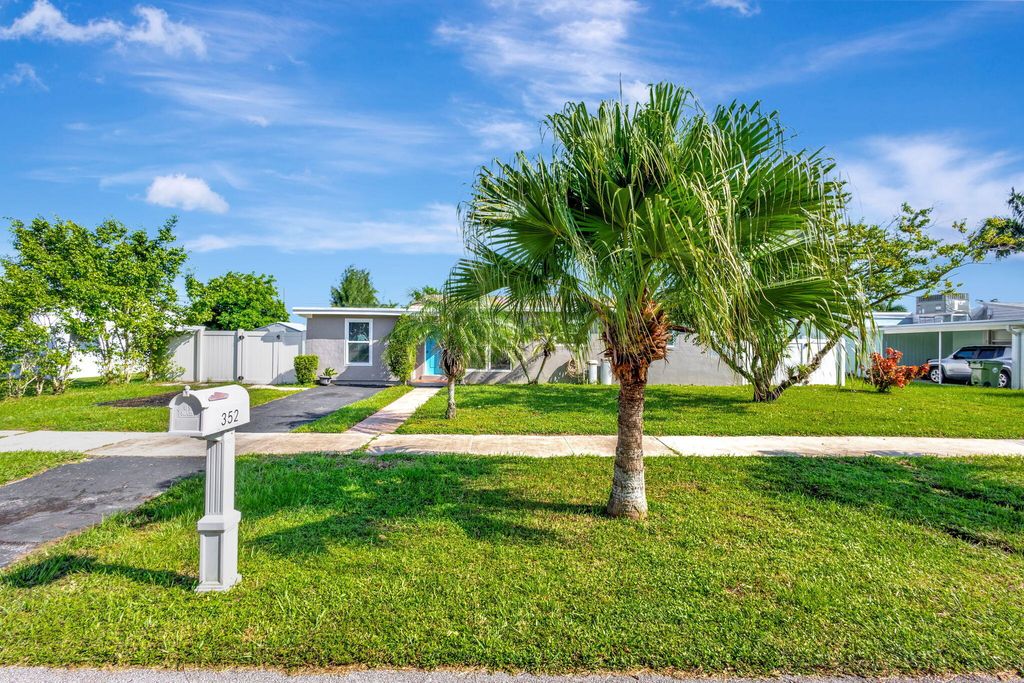 Photo of 352 Winged Foot Road, Palm Springs, FL 33461 (MLS # R11021581)