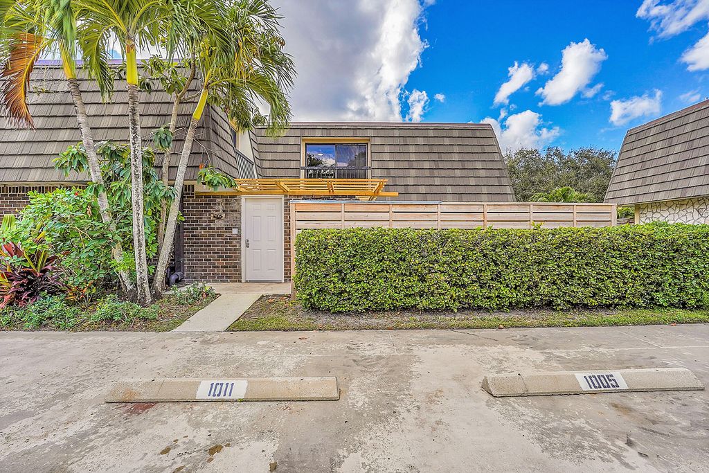 Photo of 1005 10th Terrace, Palm Beach Gardens, FL 33418 (MLS # R11026095)
