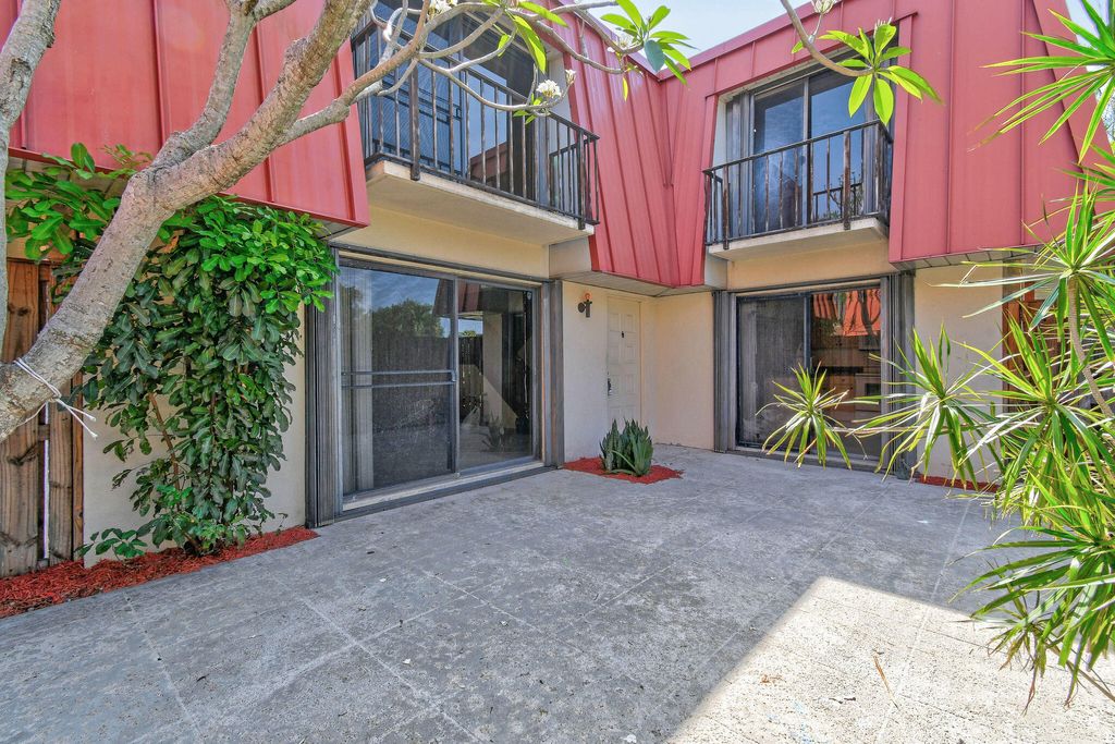 Photo of 3203 Meridian Way N #D, Palm Beach Gardens, FL 33410 (MLS # R11089814)