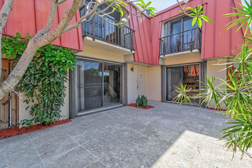 Photo of 3203 Meridian Way N #D, Palm Beach Gardens, FL 33410 (MLS # R11089814)