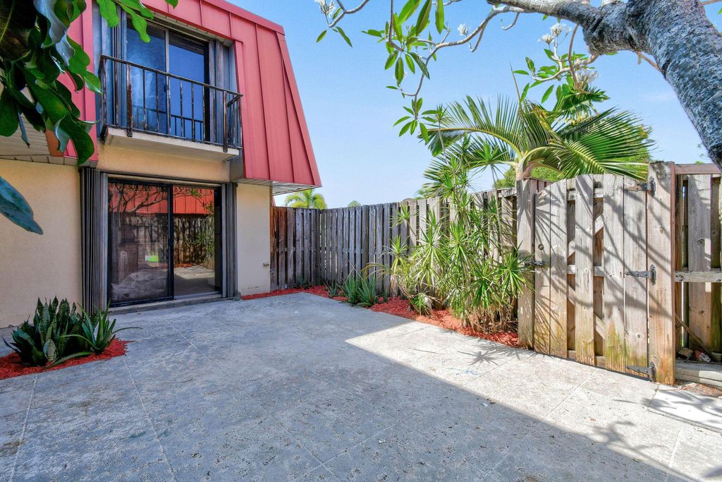 Photo of 3203 Meridian Way N #D, Palm Beach Gardens, FL 33410 (MLS # R11089814)