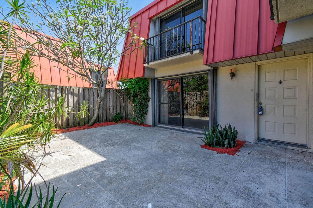 Photo of 3203 Meridian Way N #D, Palm Beach Gardens, FL 33410 (MLS # R11089814)