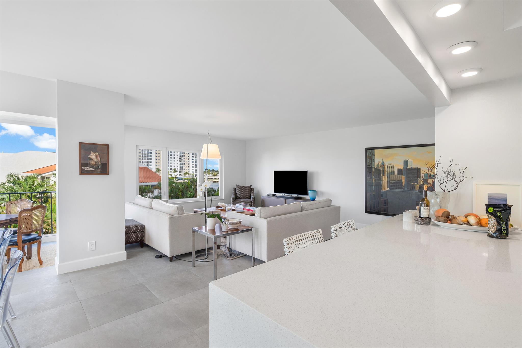 555 SE 6th Avenue 3h