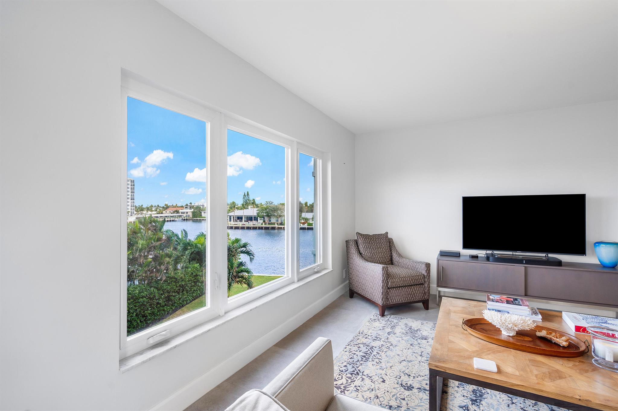 555 SE 6th Avenue 3h