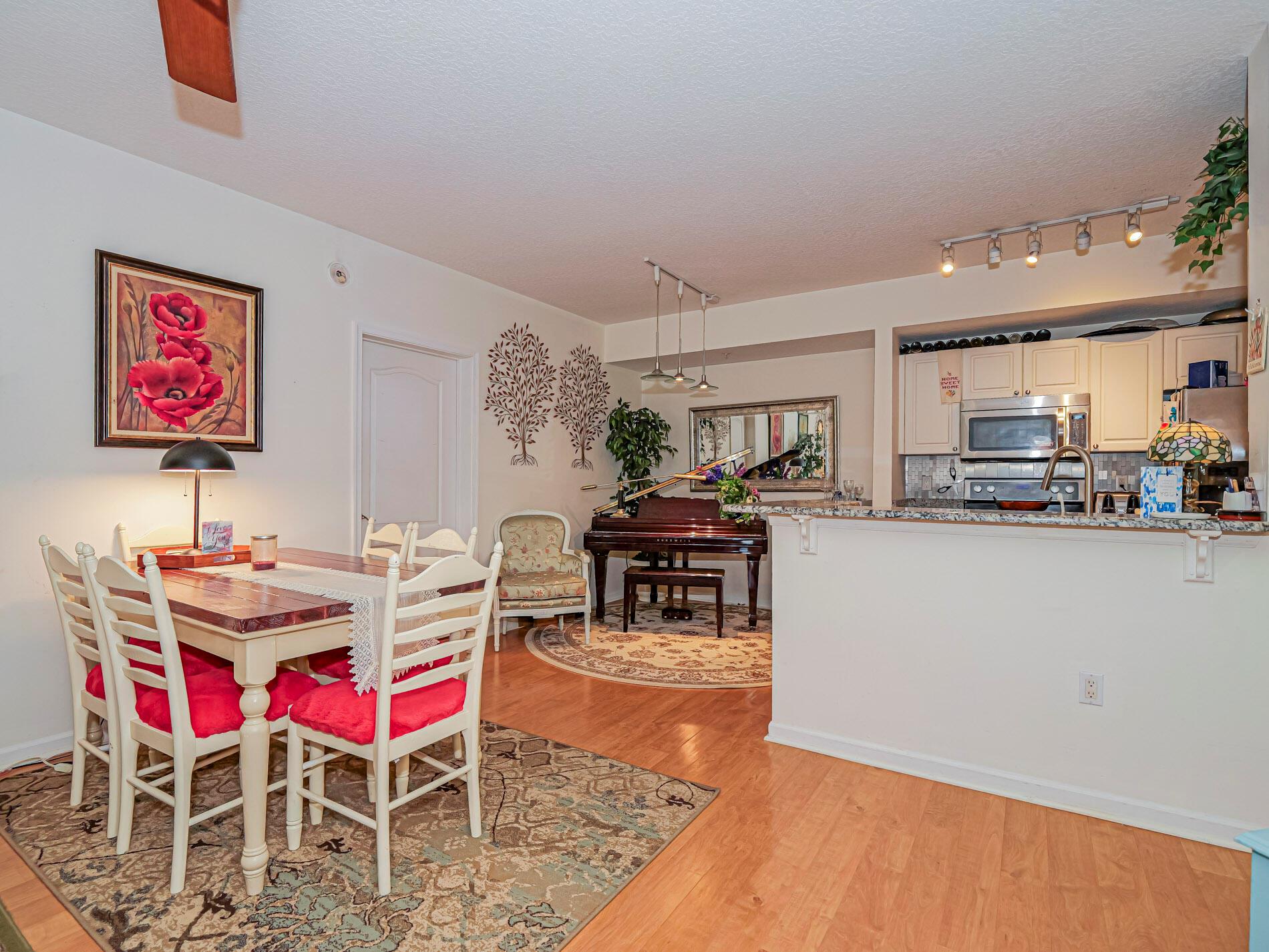 5095 Fairways Circle I-203, Vero Beach, FL, 32963/$220,000 4 5095 Fairways Circle I-203