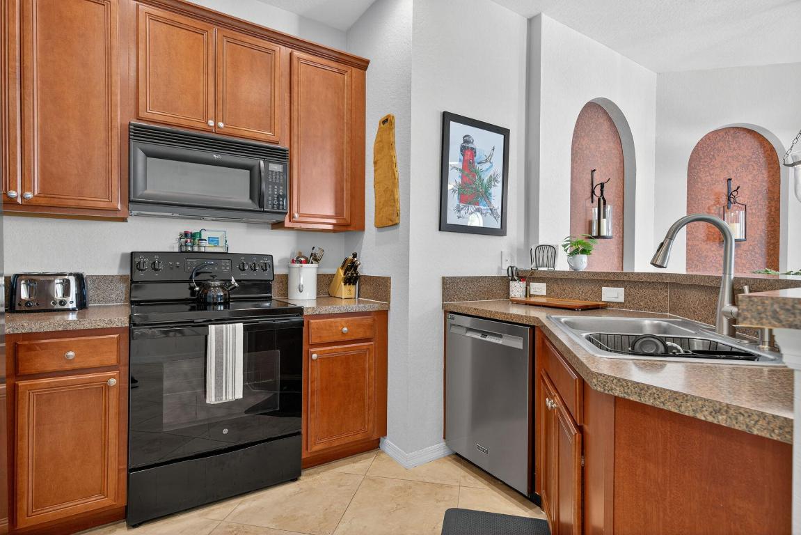 SANDPIPER COVE AT BOTANICA CONDO - Residential