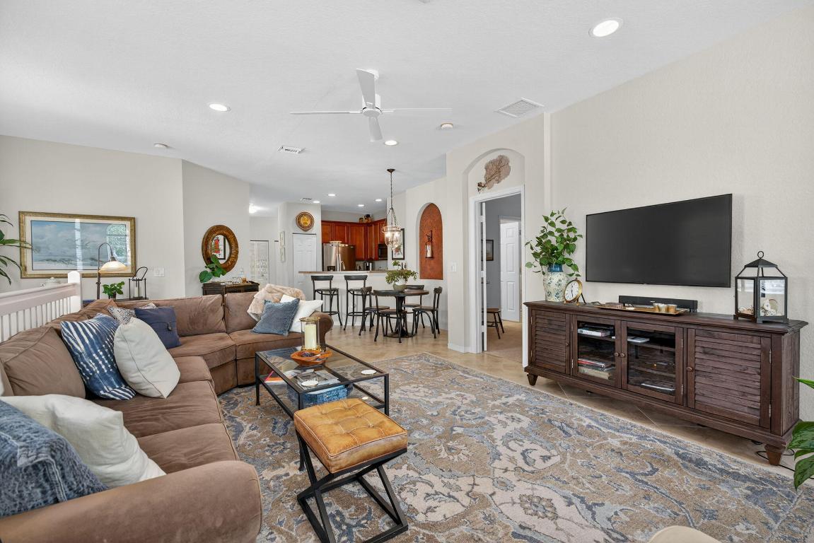 SANDPIPER COVE AT BOTANICA CONDO - Residential