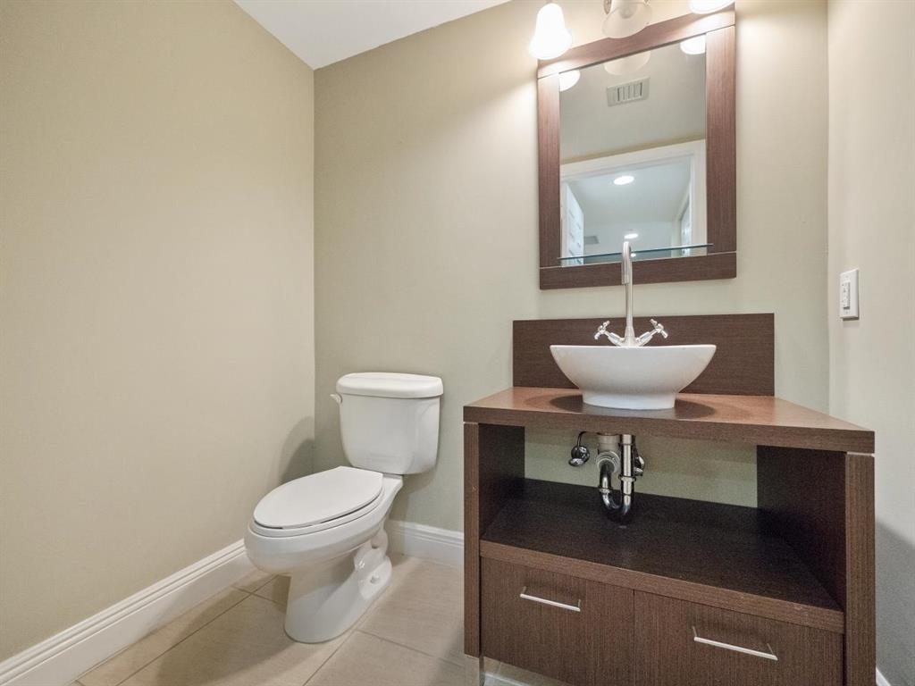 610 CLEMATIS CONDO - Residential