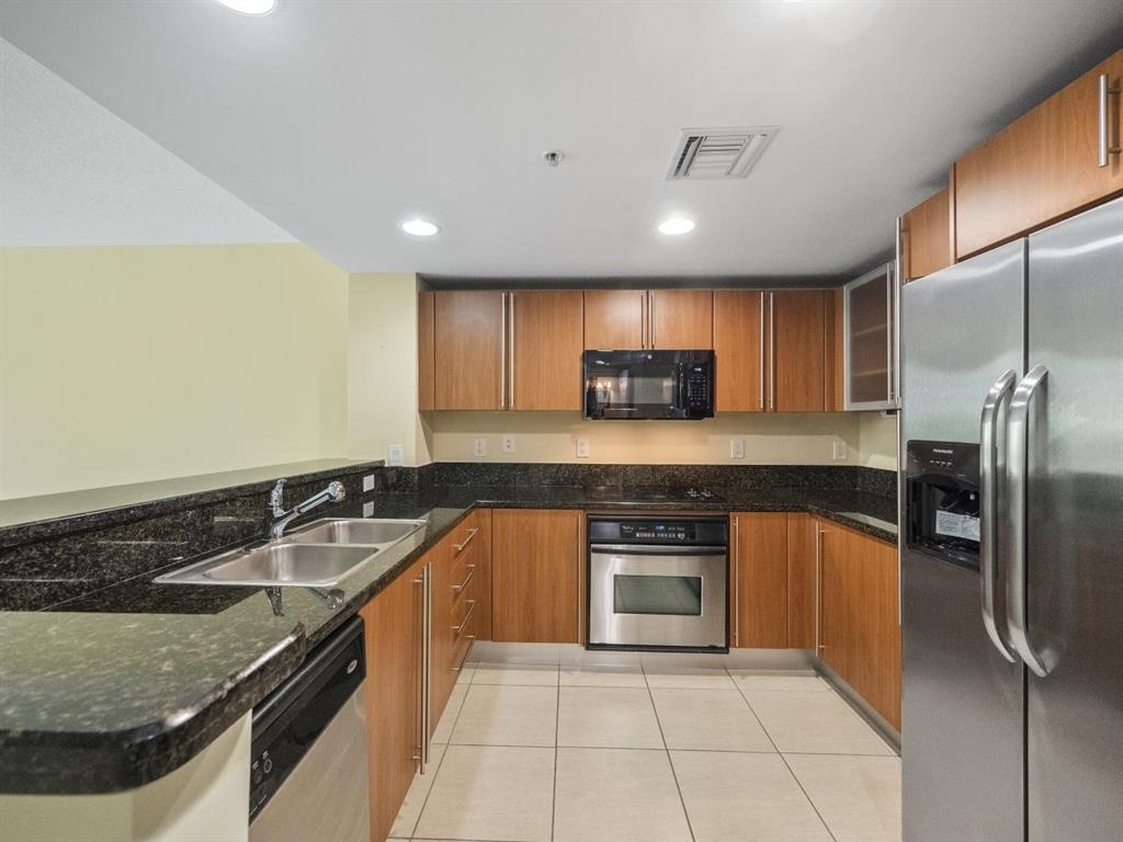 610 CLEMATIS CONDO - Residential