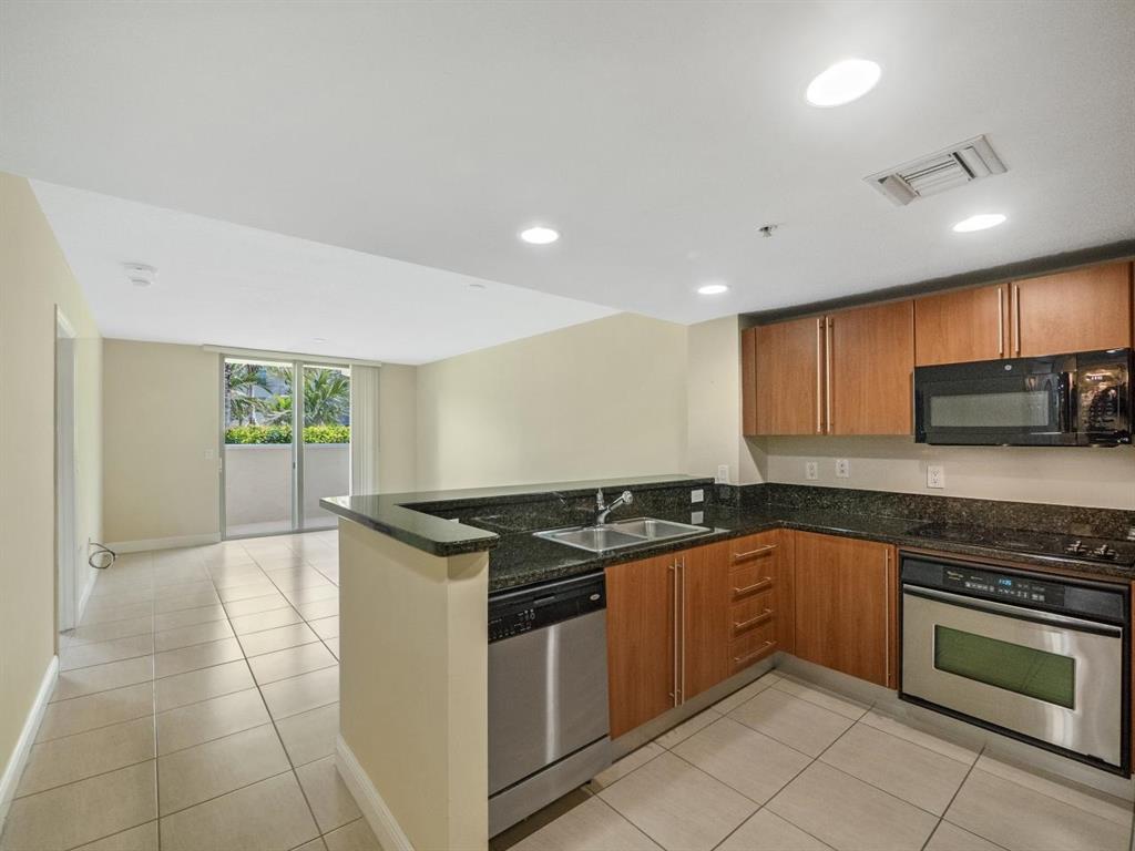 610 CLEMATIS CONDO - Residential