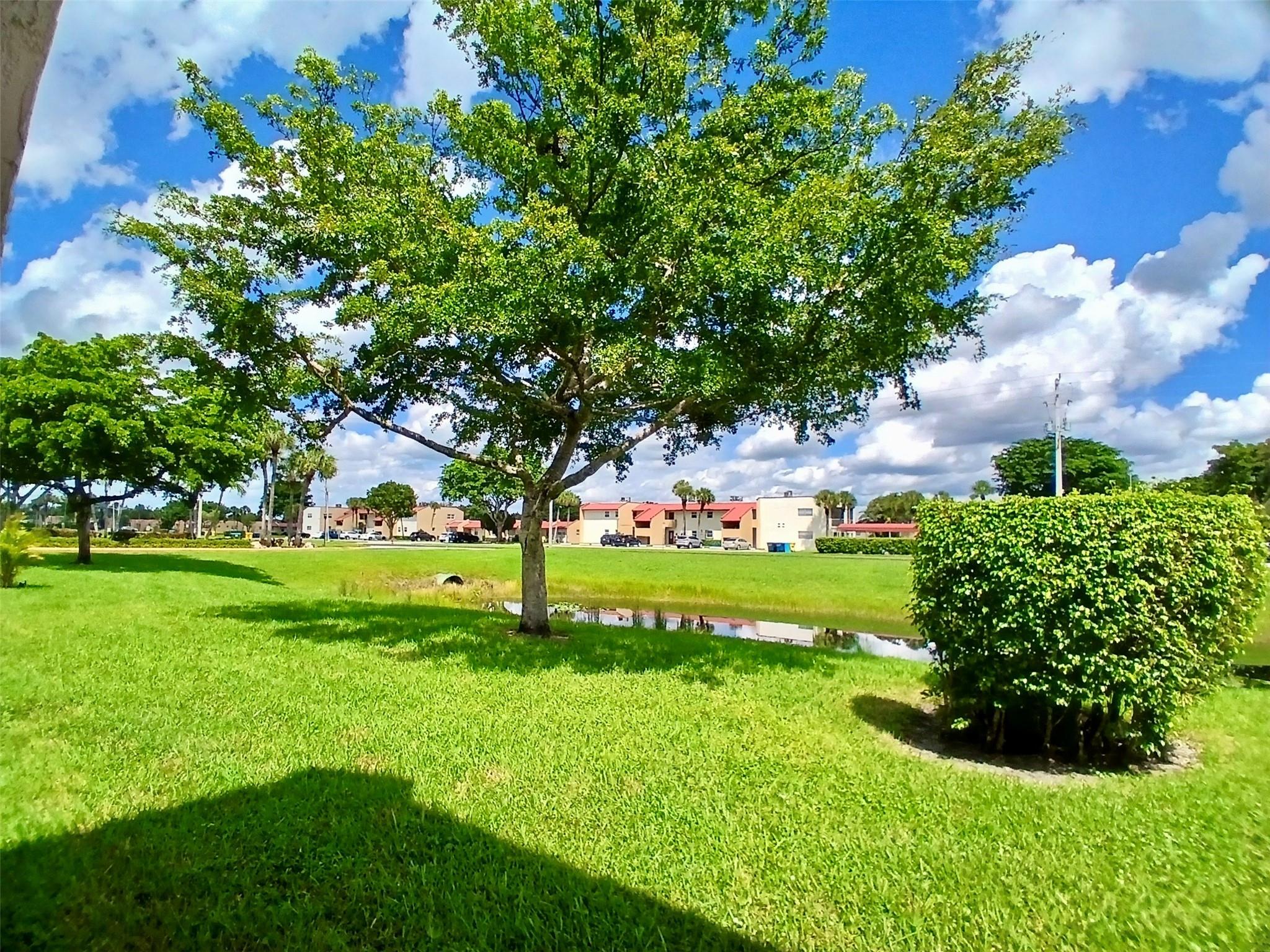100 Lake Meryl Dr 105