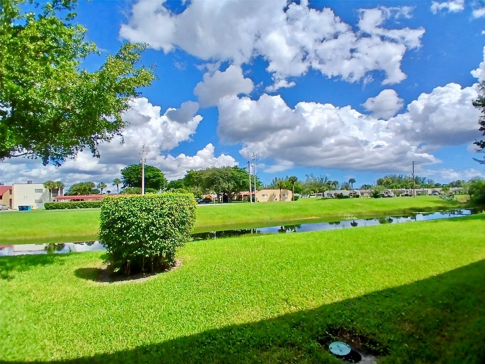 100 Lake Meryl Dr 105