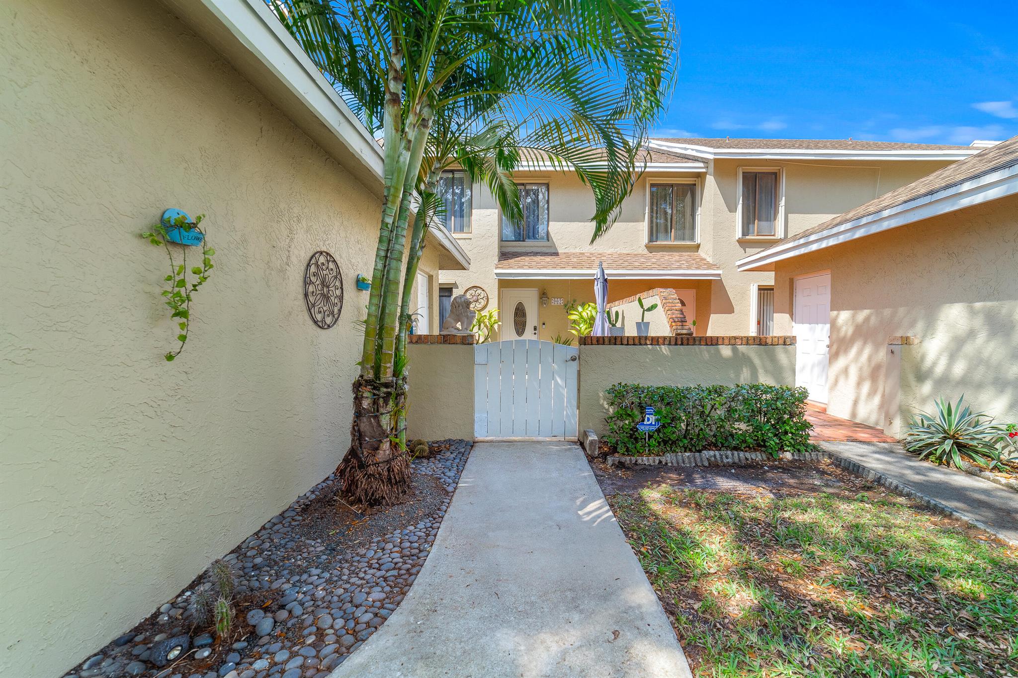 902 Maplewood Drive