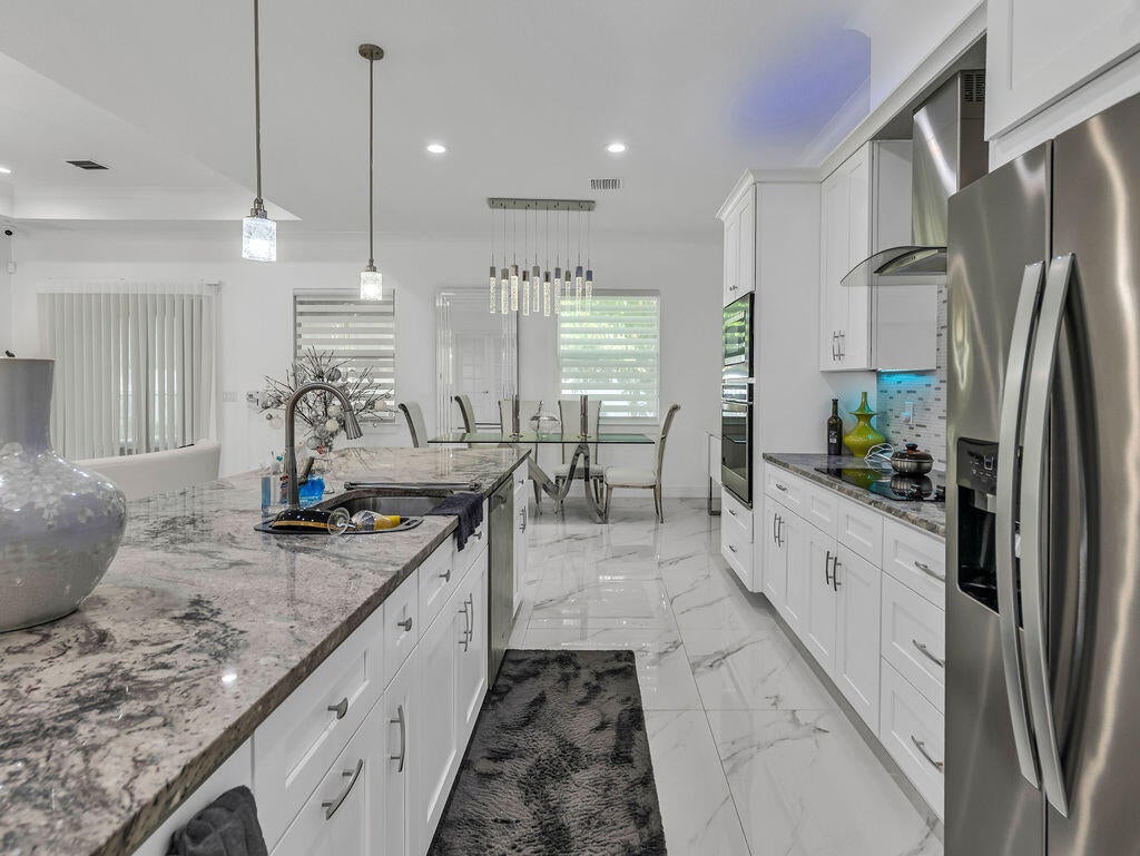 2910 SW Sterling Street, Port St Lucie, FL, 34953/$564,999 4 2910 SW Sterling Street