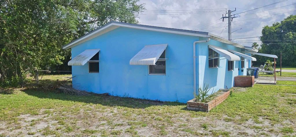 Photo of 860 W Jasmine Drive, Lake Park, FL 33403 (MLS # B26024553)