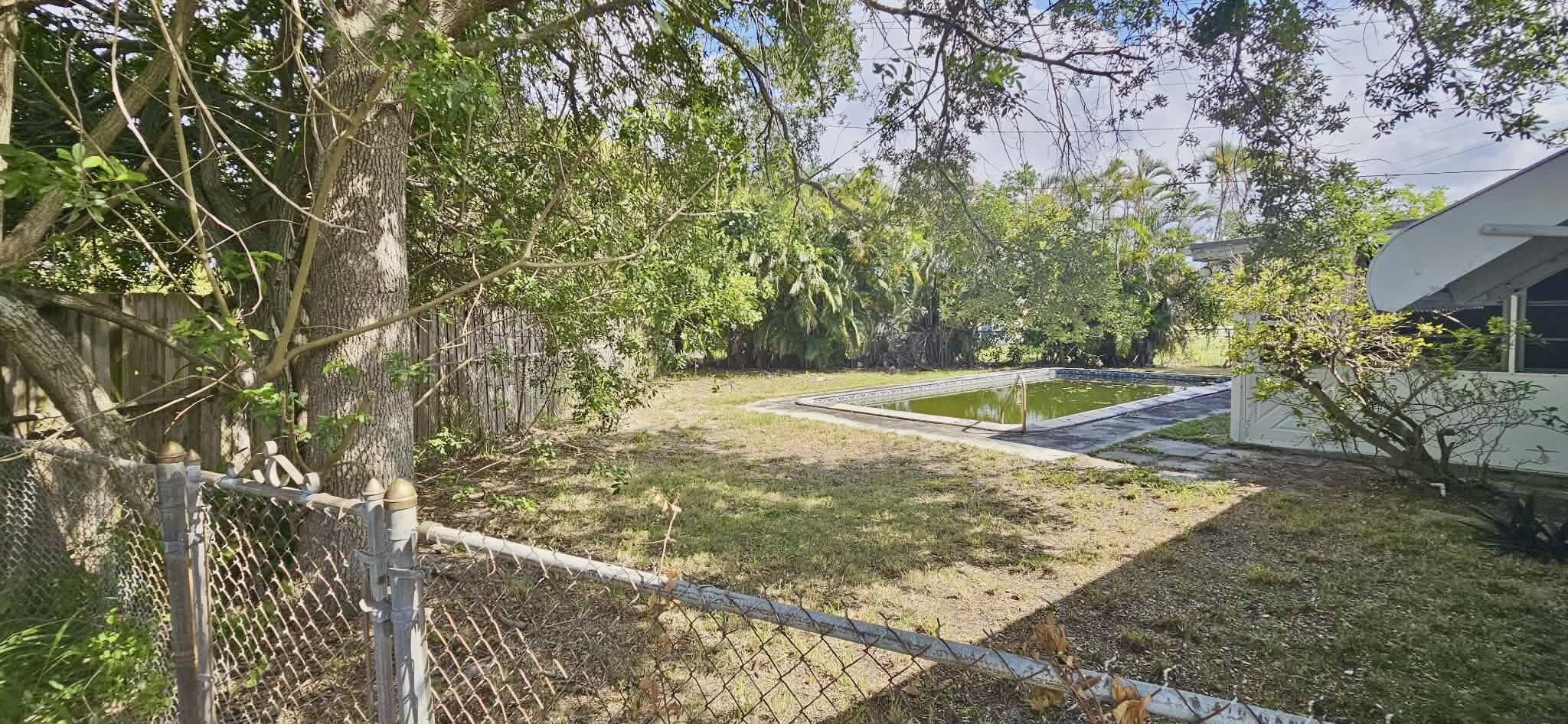 860 W Jasmine Drive
