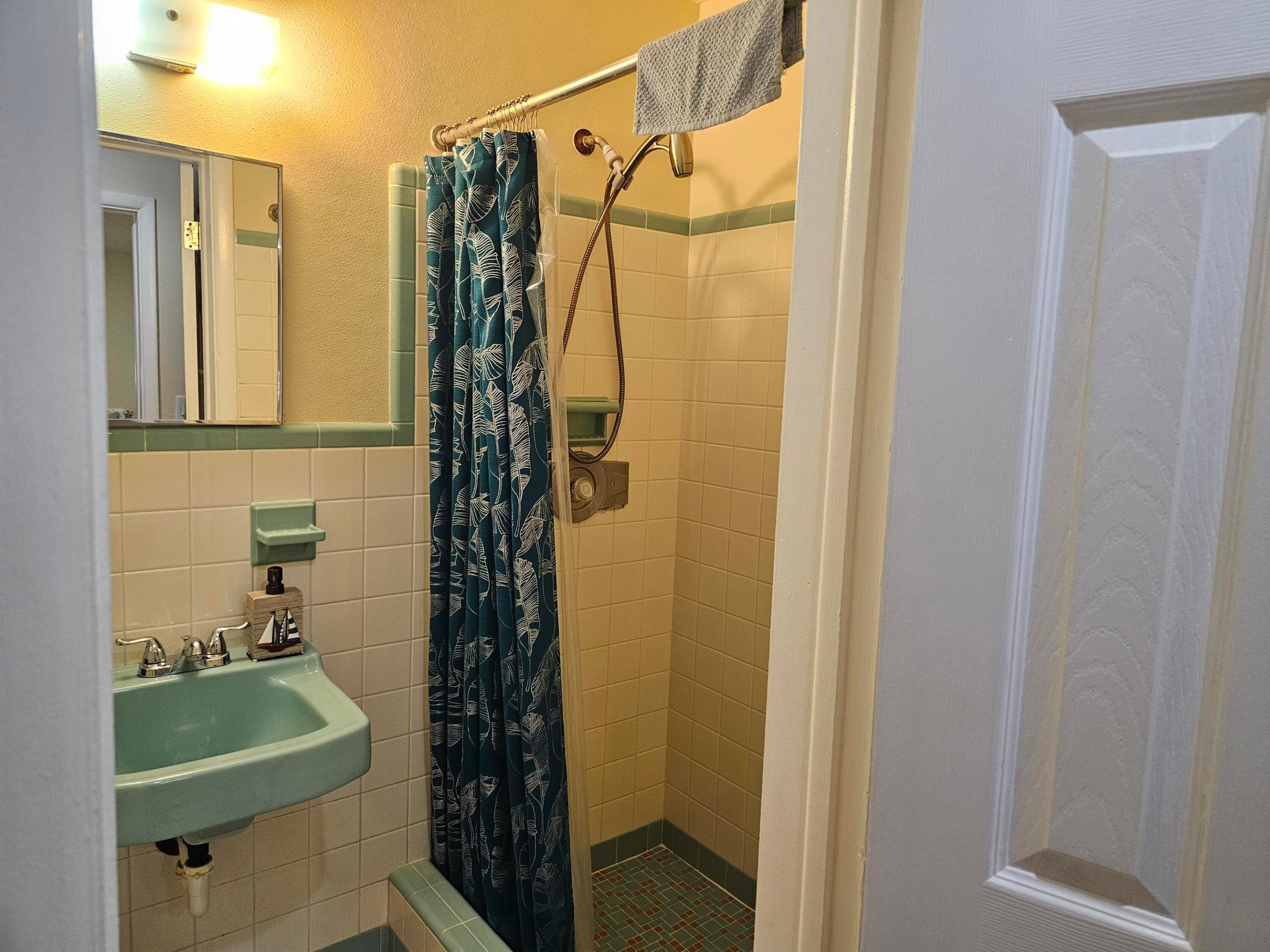 HOLLYWOOD TERRACE AMEN PLAT - Residential Income