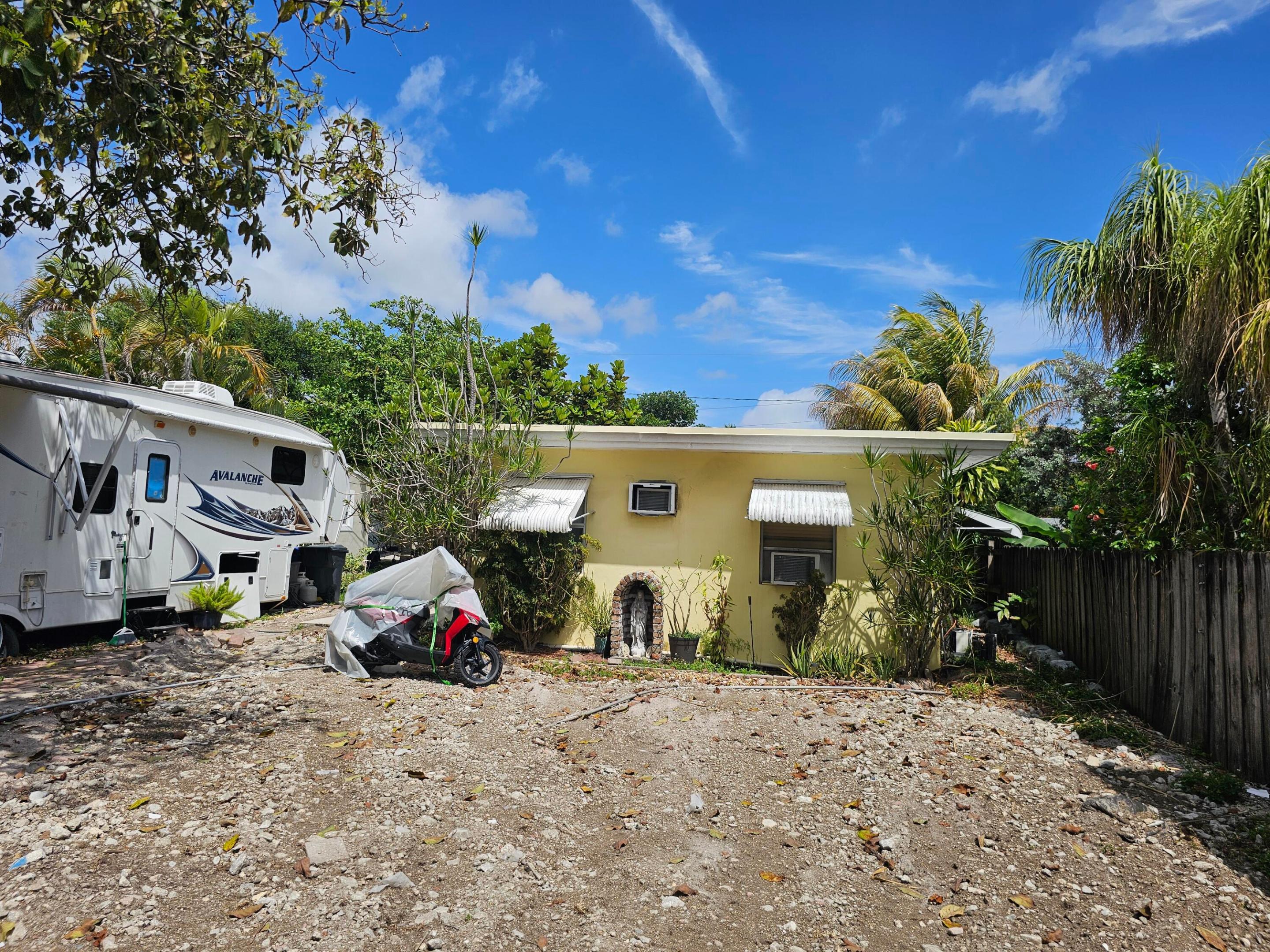 HOLLYWOOD TERRACE AMEN PLAT - Residential Income