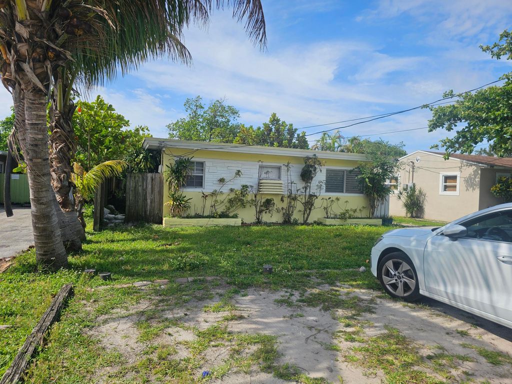 Photo of 2512 Arthur Street, Hollywood, FL 33020 (MLS # B26016554)