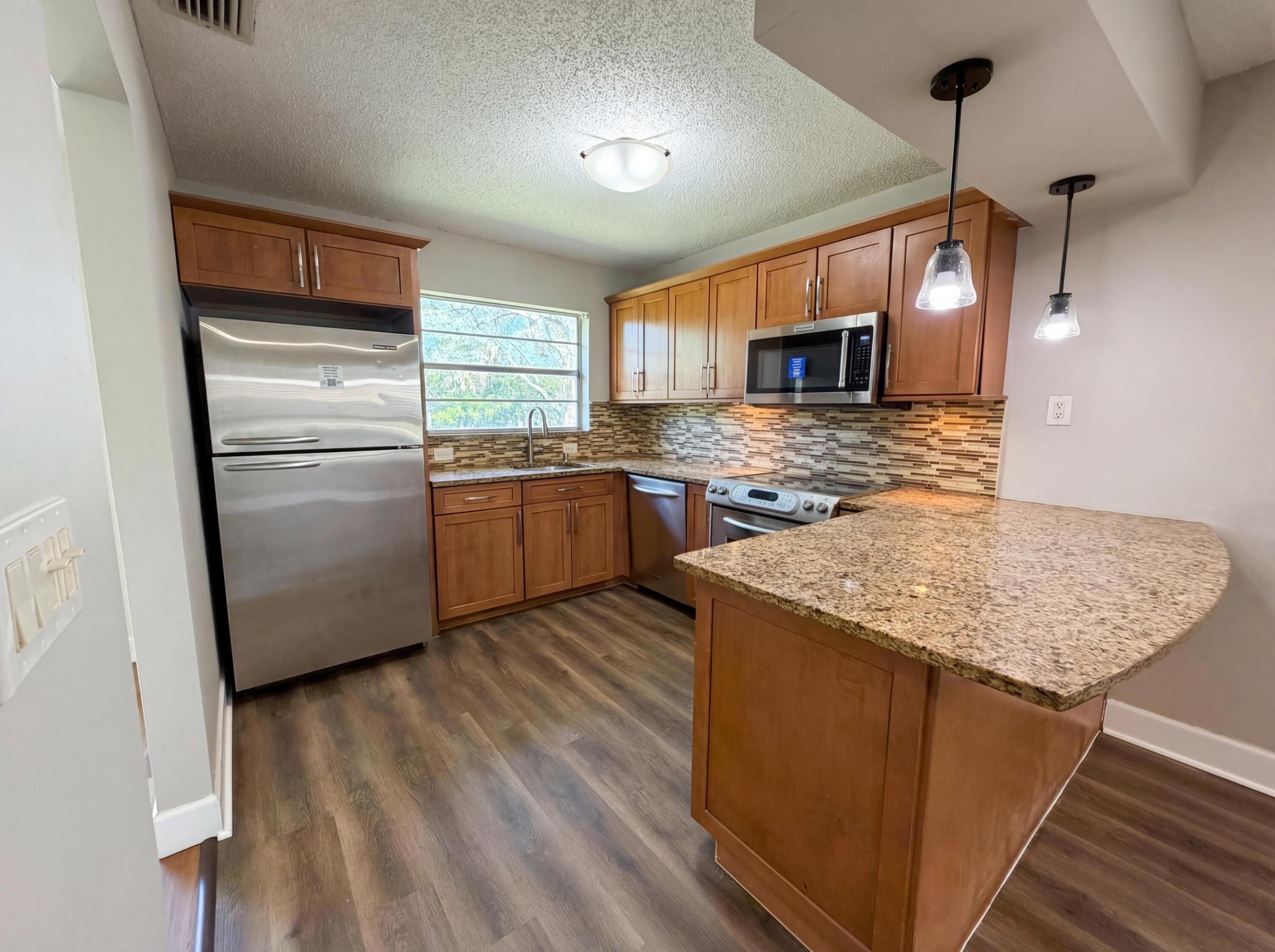 OAK WOOD 80-39 B - Residential