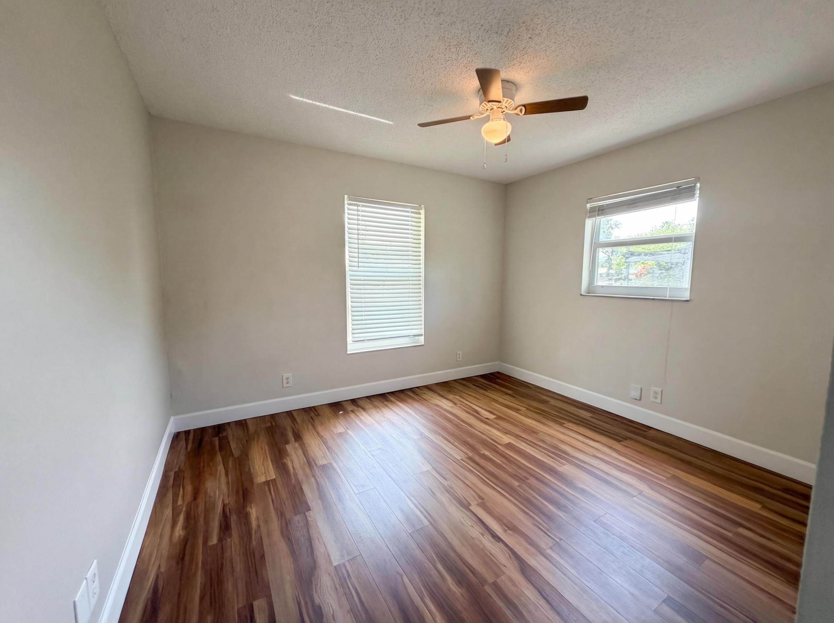 OAK WOOD 80-39 B - Residential