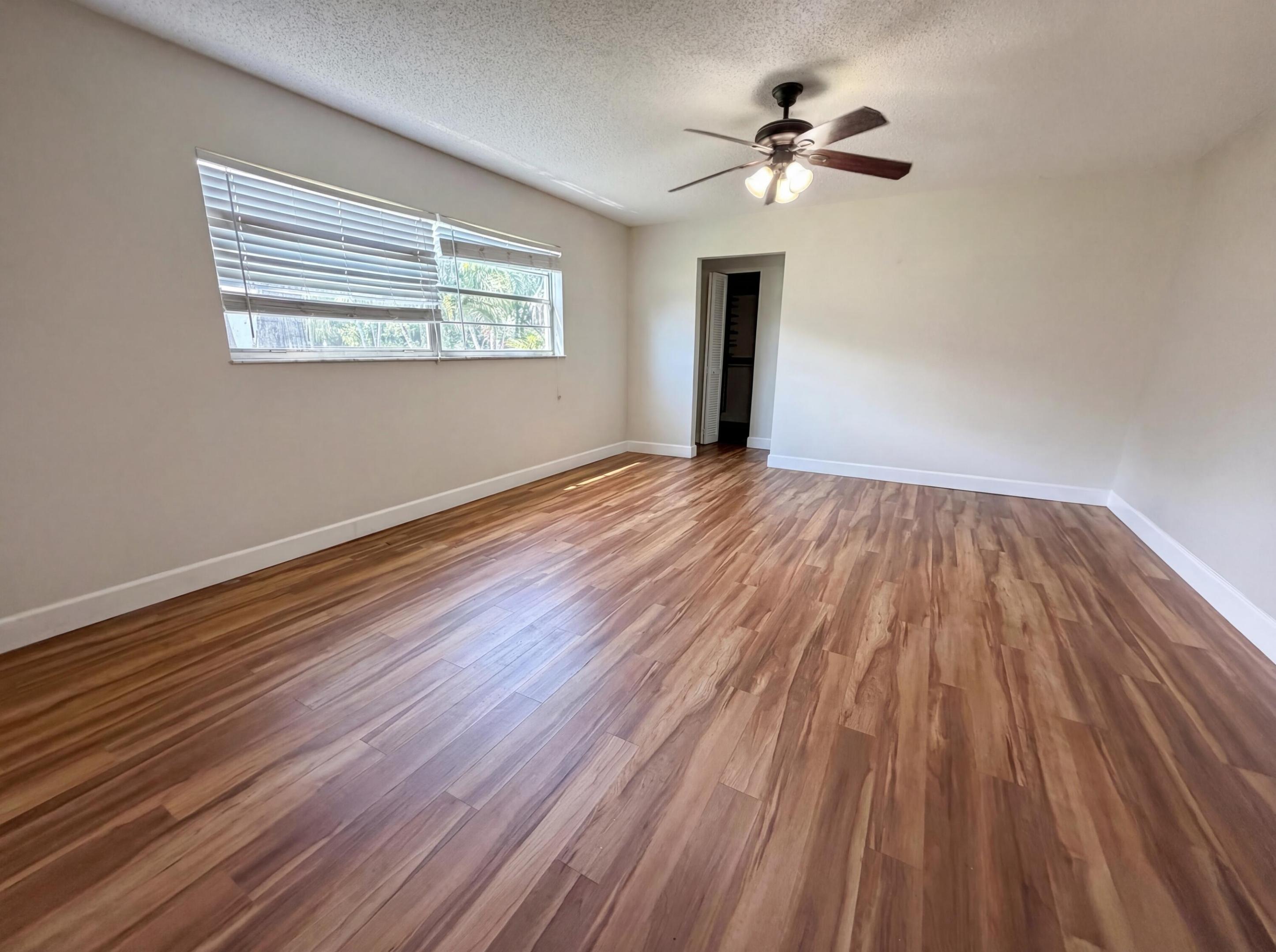 OAK WOOD 80-39 B - Residential