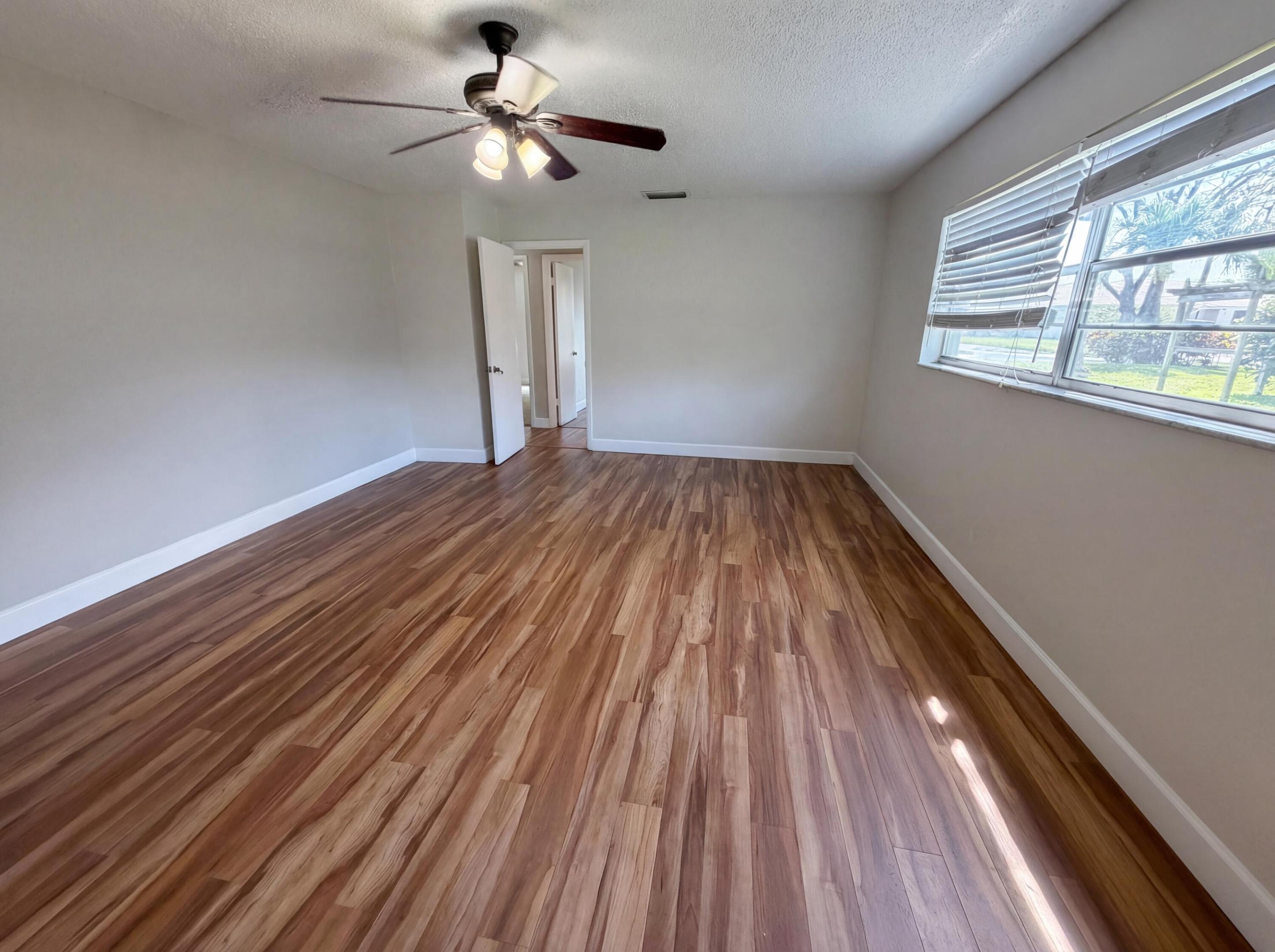 OAK WOOD 80-39 B - Residential