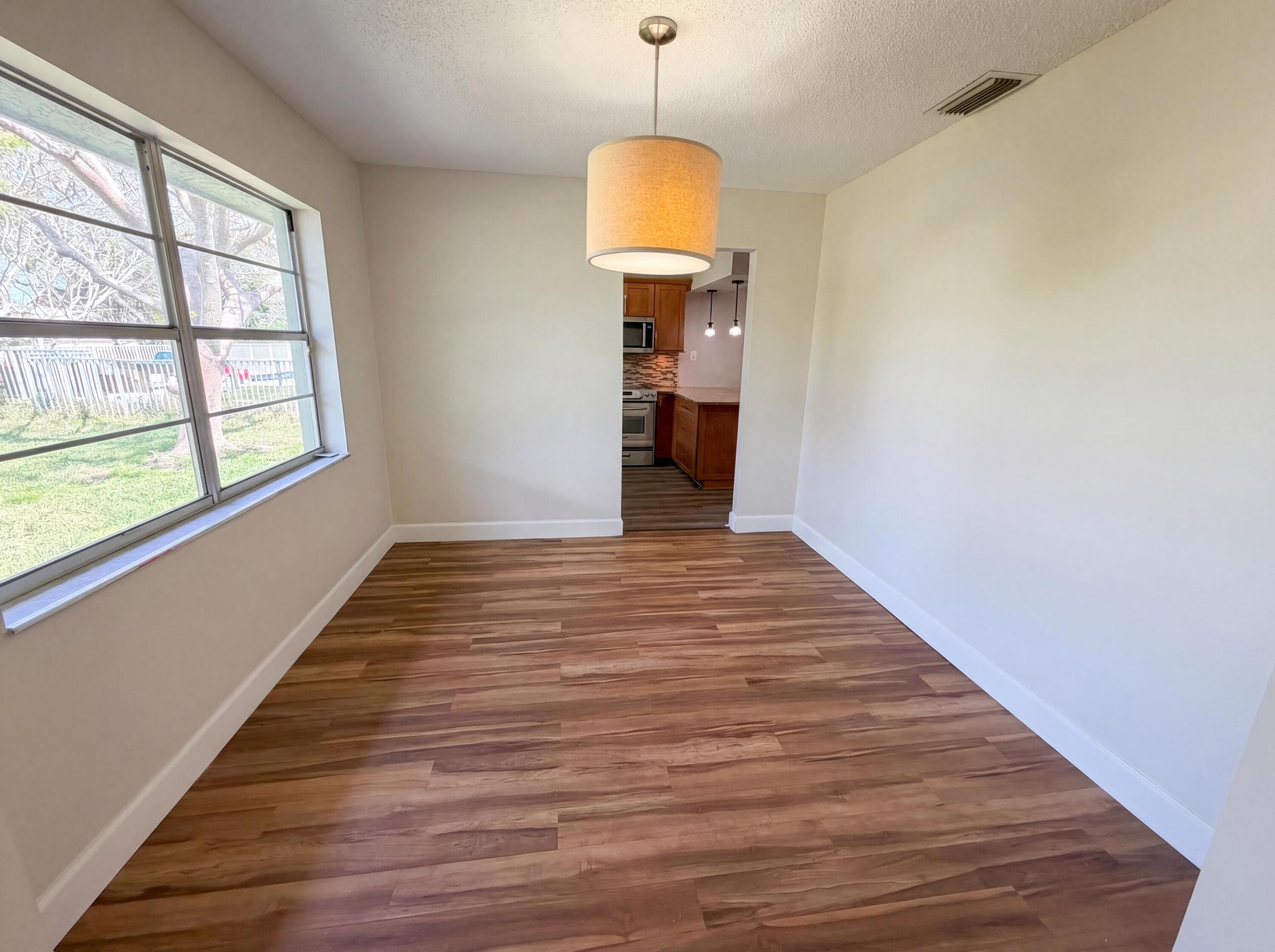 OAK WOOD 80-39 B - Residential