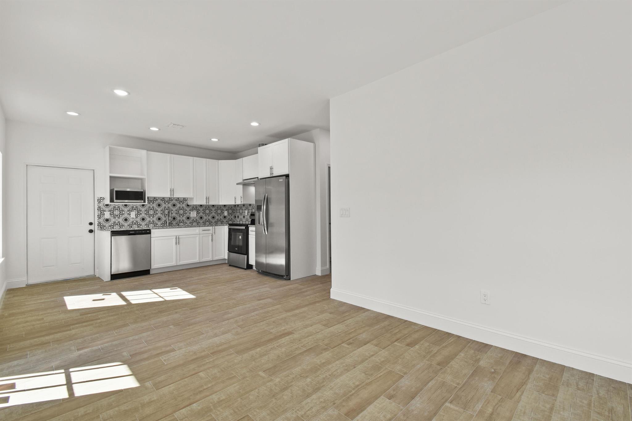 CLOWS ADD TO WPB - Residential Lease