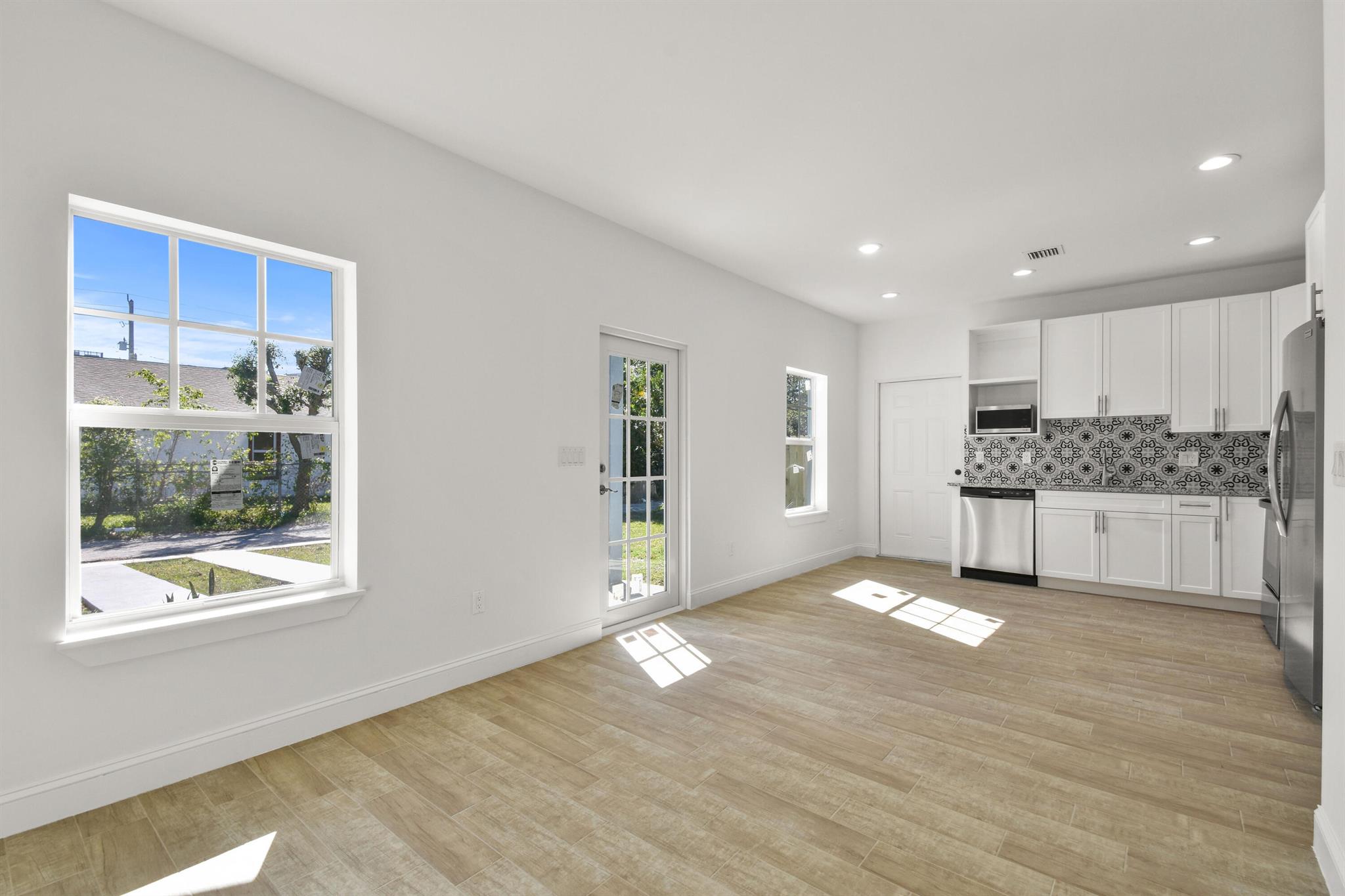 CLOWS ADD TO WPB - Residential Lease