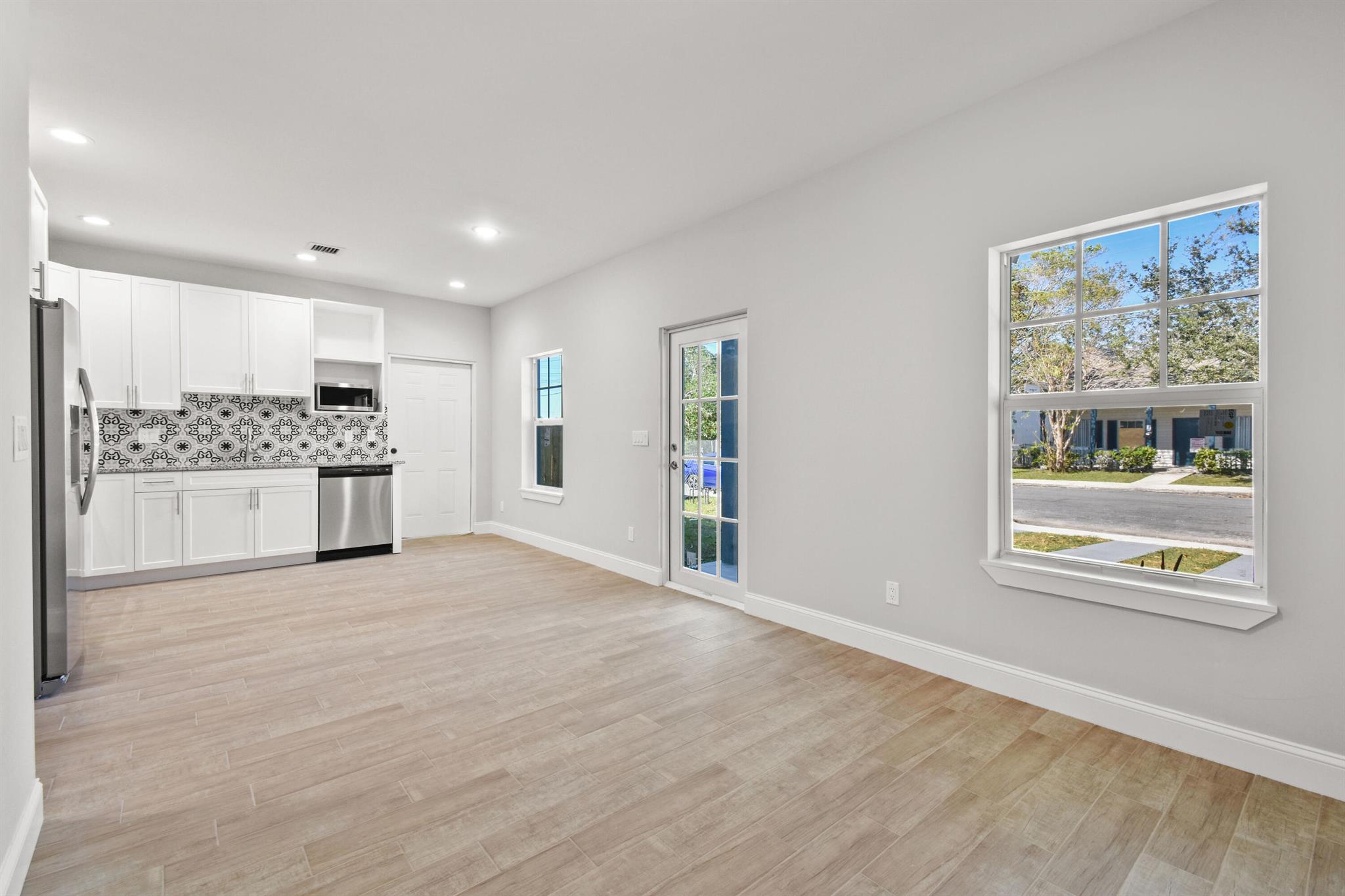 CLOWS ADD TO WPB - Residential Lease