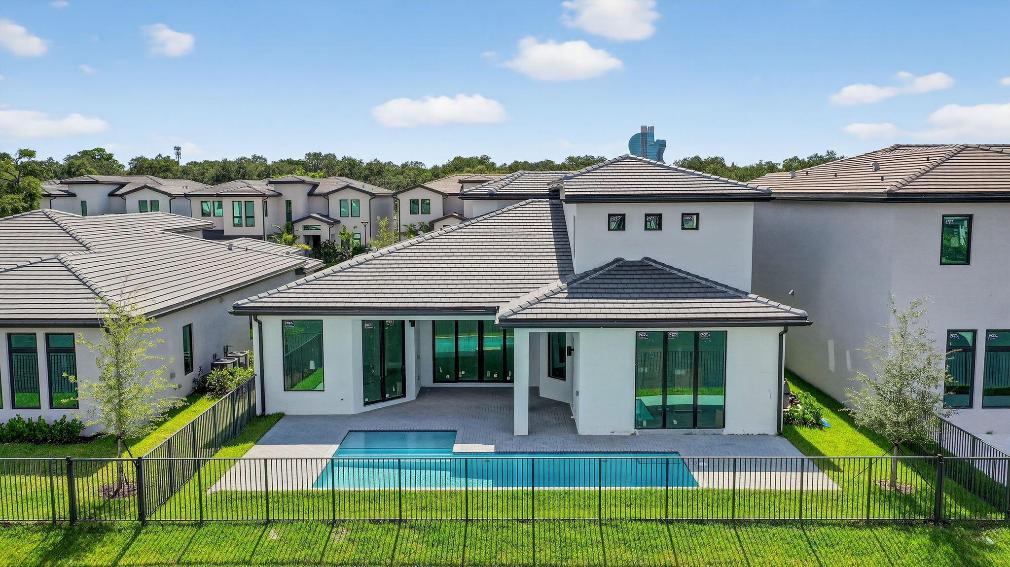 5746 Ashwood Circle W