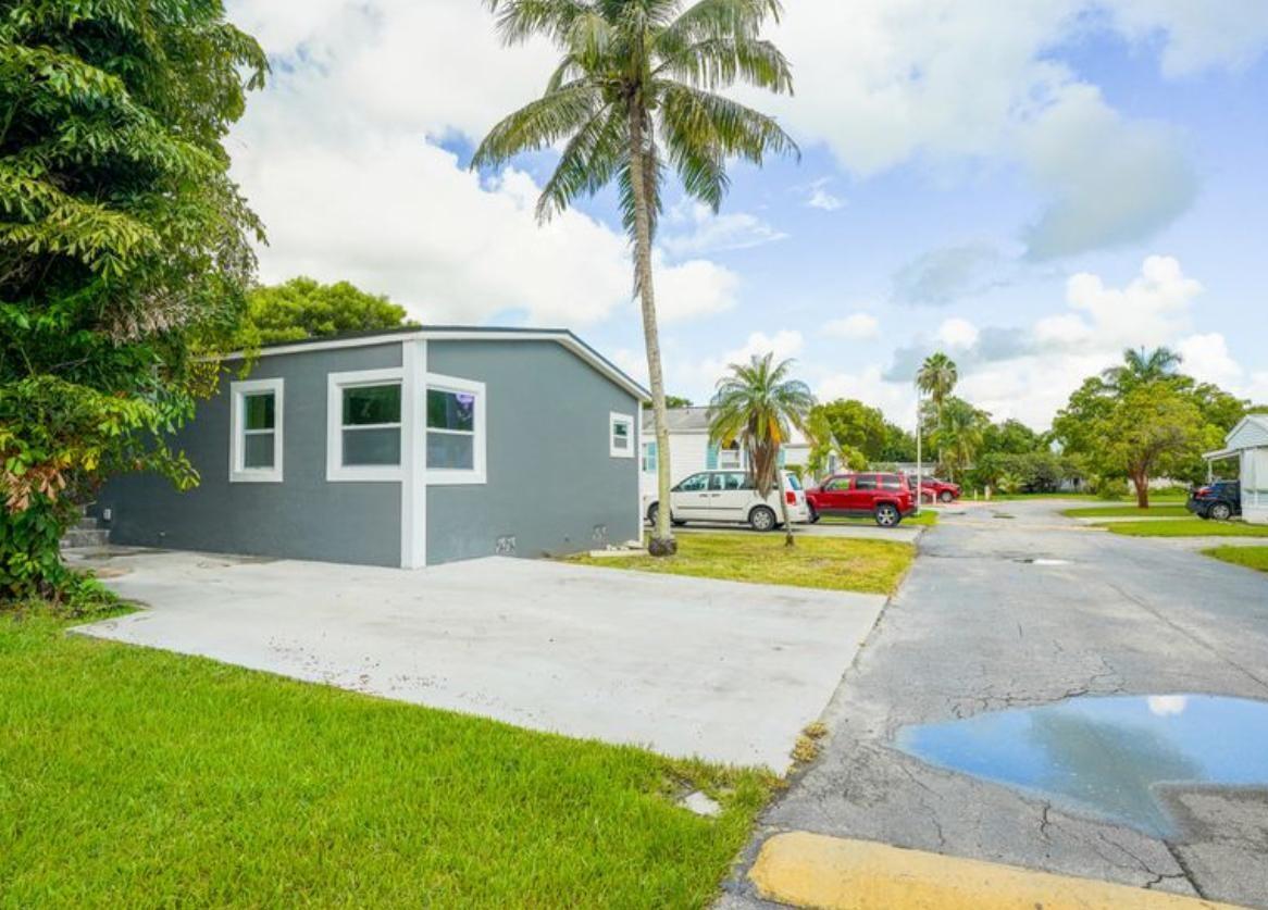 GATEWAY ESTATES PK CONDO DESC - Residential