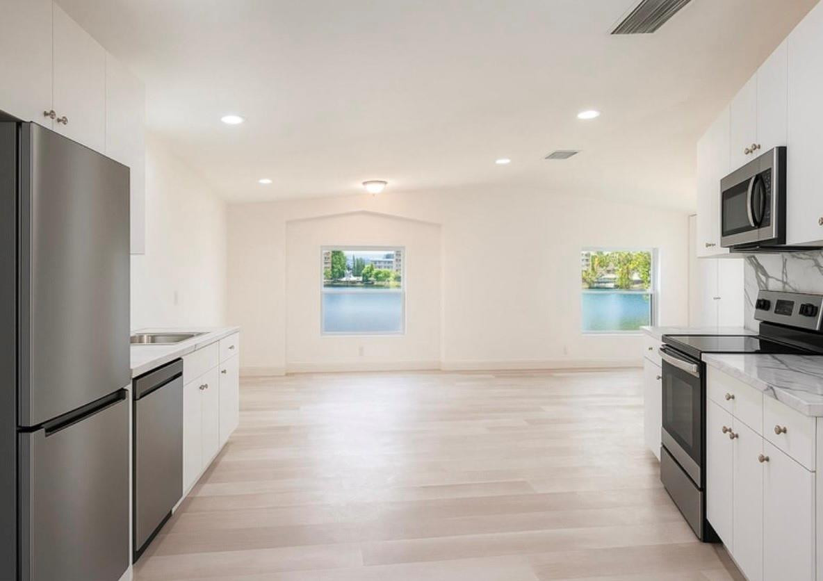 GATEWAY ESTATES PK CONDO DESC - Residential