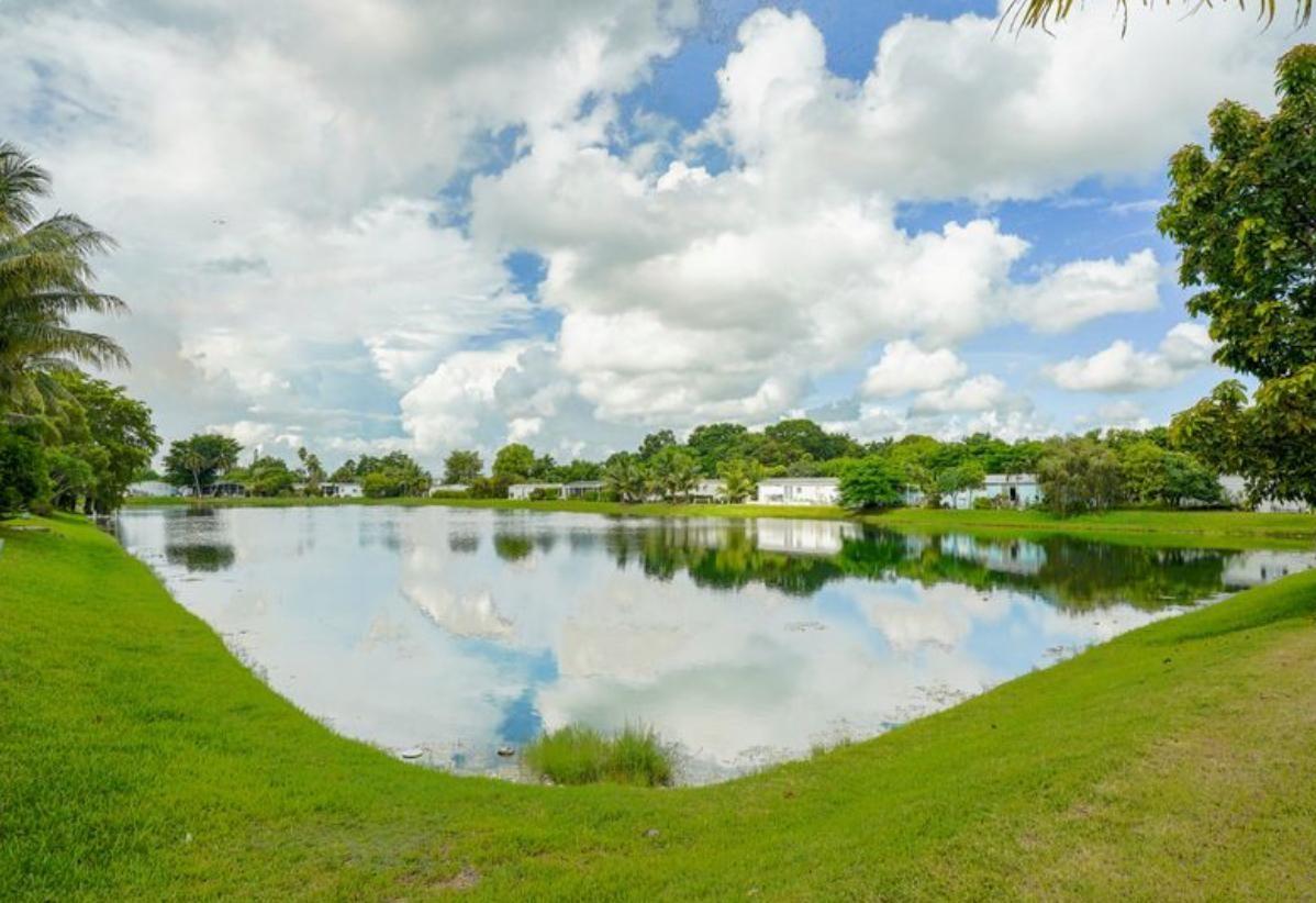 GATEWAY ESTATES PK CONDO DESC - Residential