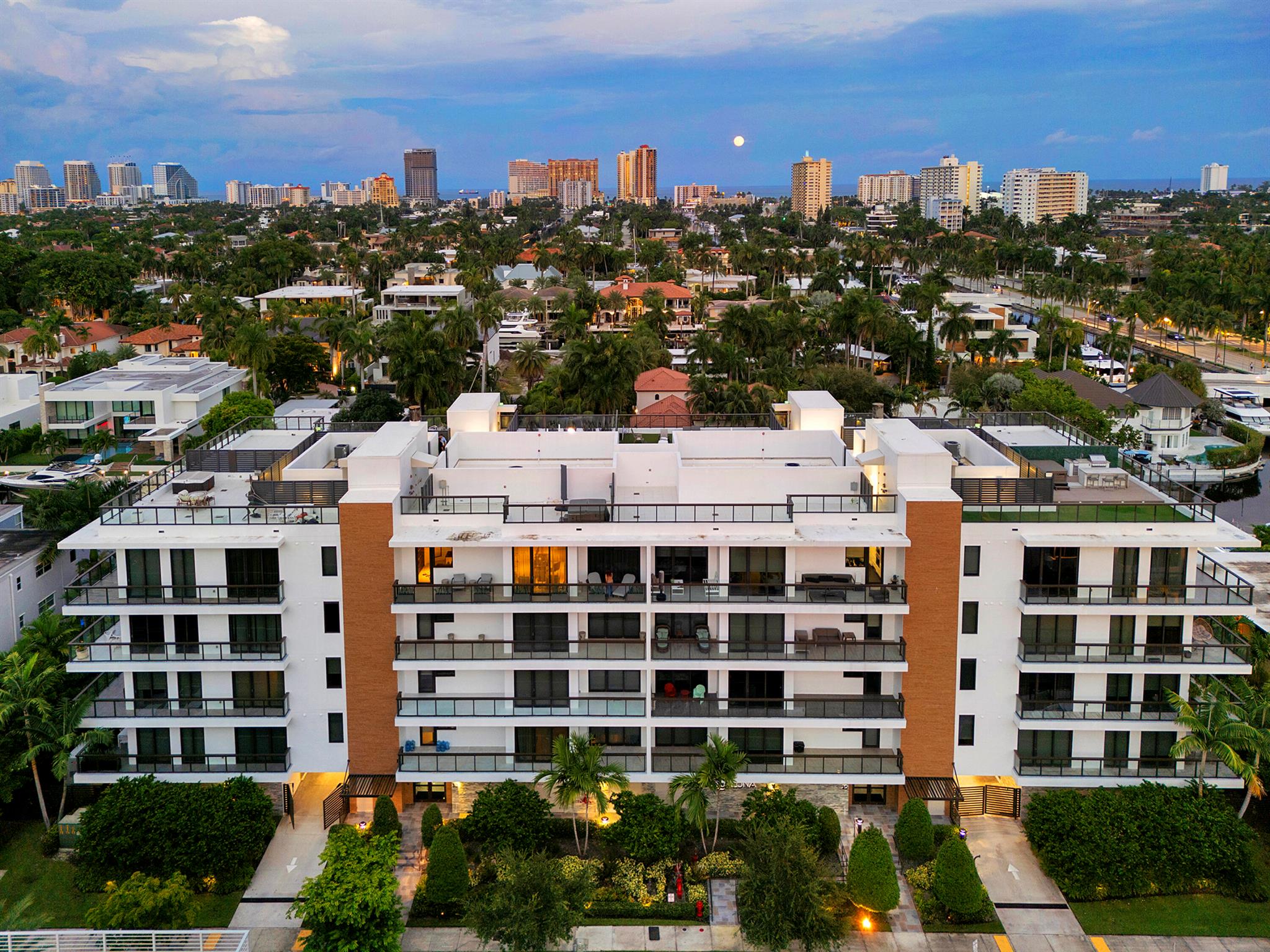 AQUALUNA LAS OLAS CONDO - Residential