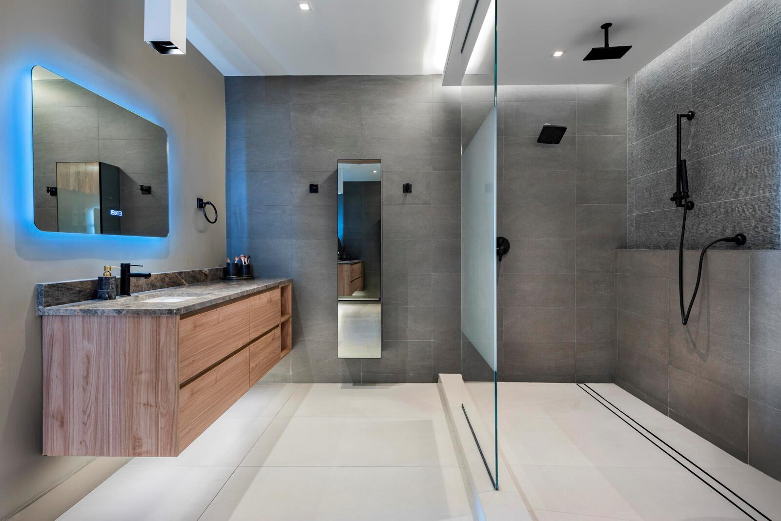 AQUALUNA LAS OLAS CONDO - Residential