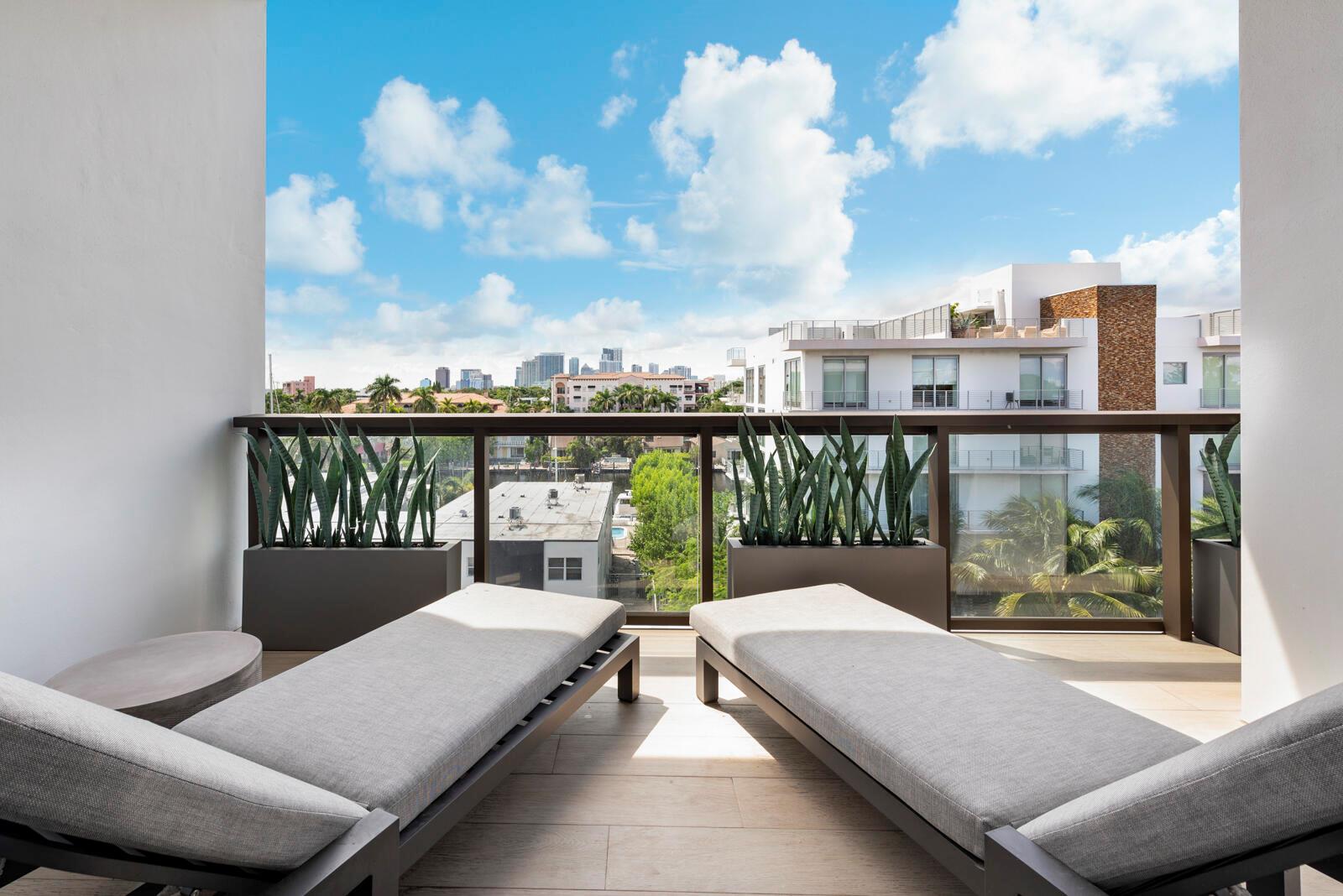 AQUALUNA LAS OLAS CONDO - Residential