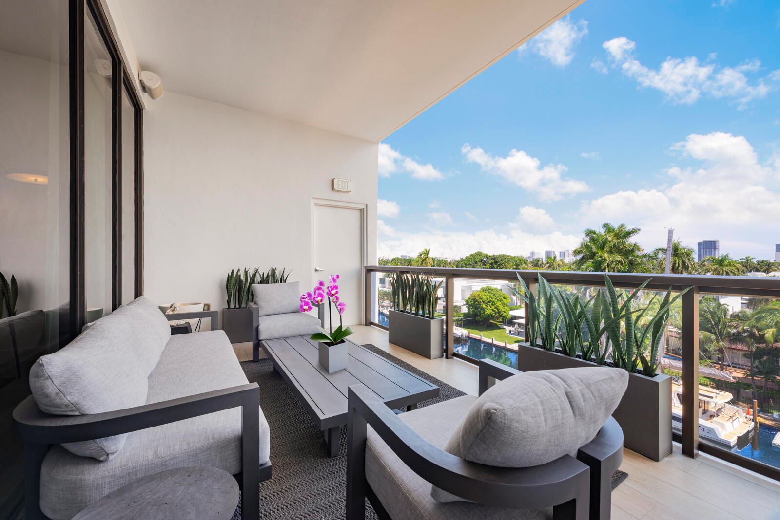 AQUALUNA LAS OLAS CONDO - Residential