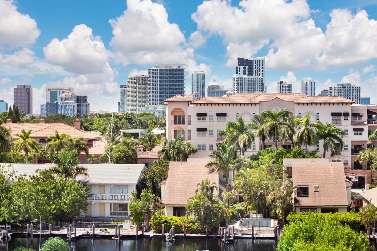 AQUALUNA LAS OLAS CONDO - Residential